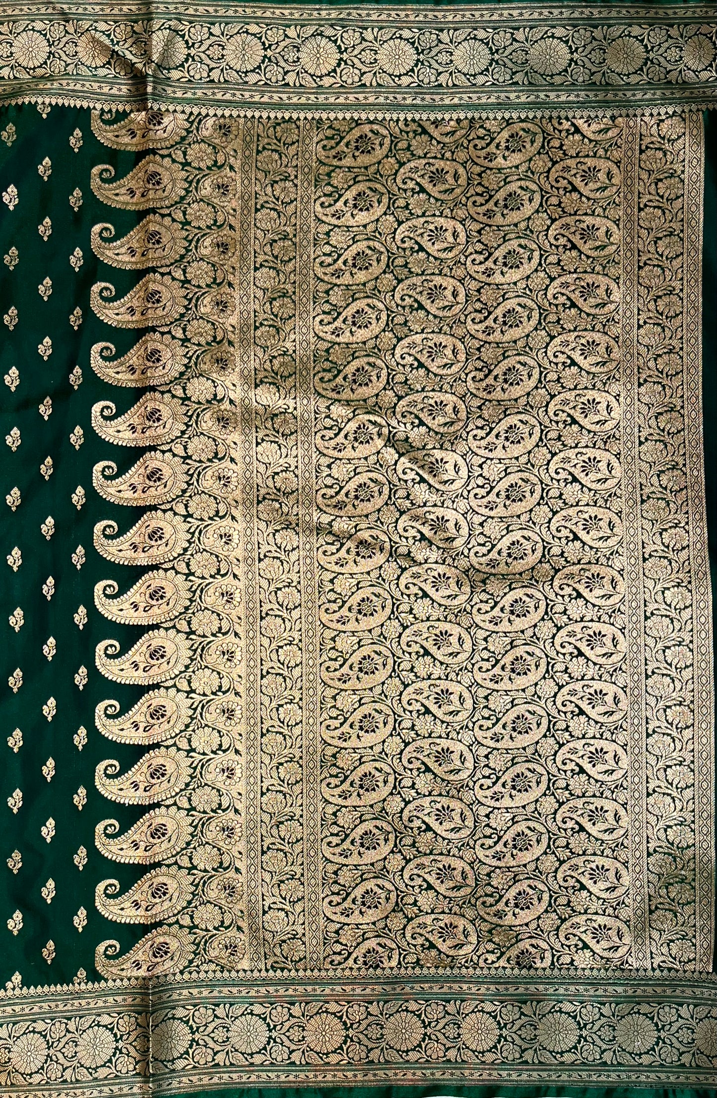 Dark Green Katan Banarasi Saree with Gold Zari Floral Weaving And Grand Pallu B0651ds