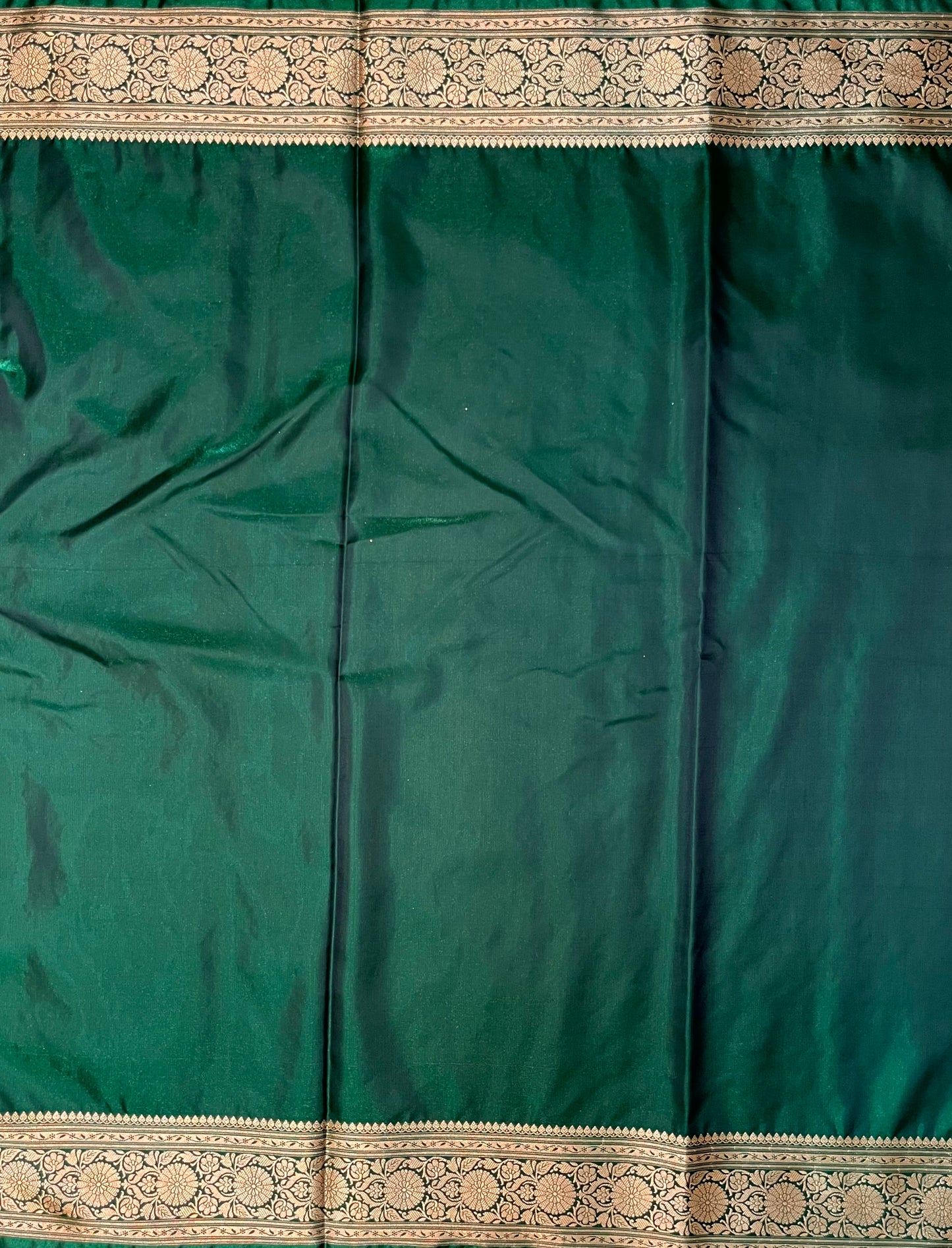Dark Green Katan Banarasi Saree with Gold Zari Floral Weaving And Grand Pallu B0651ds