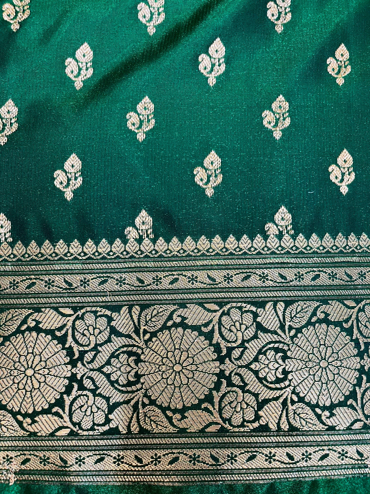 Dark Green Katan Banarasi Saree with Gold Zari Floral Weaving And Grand Pallu B0651ds