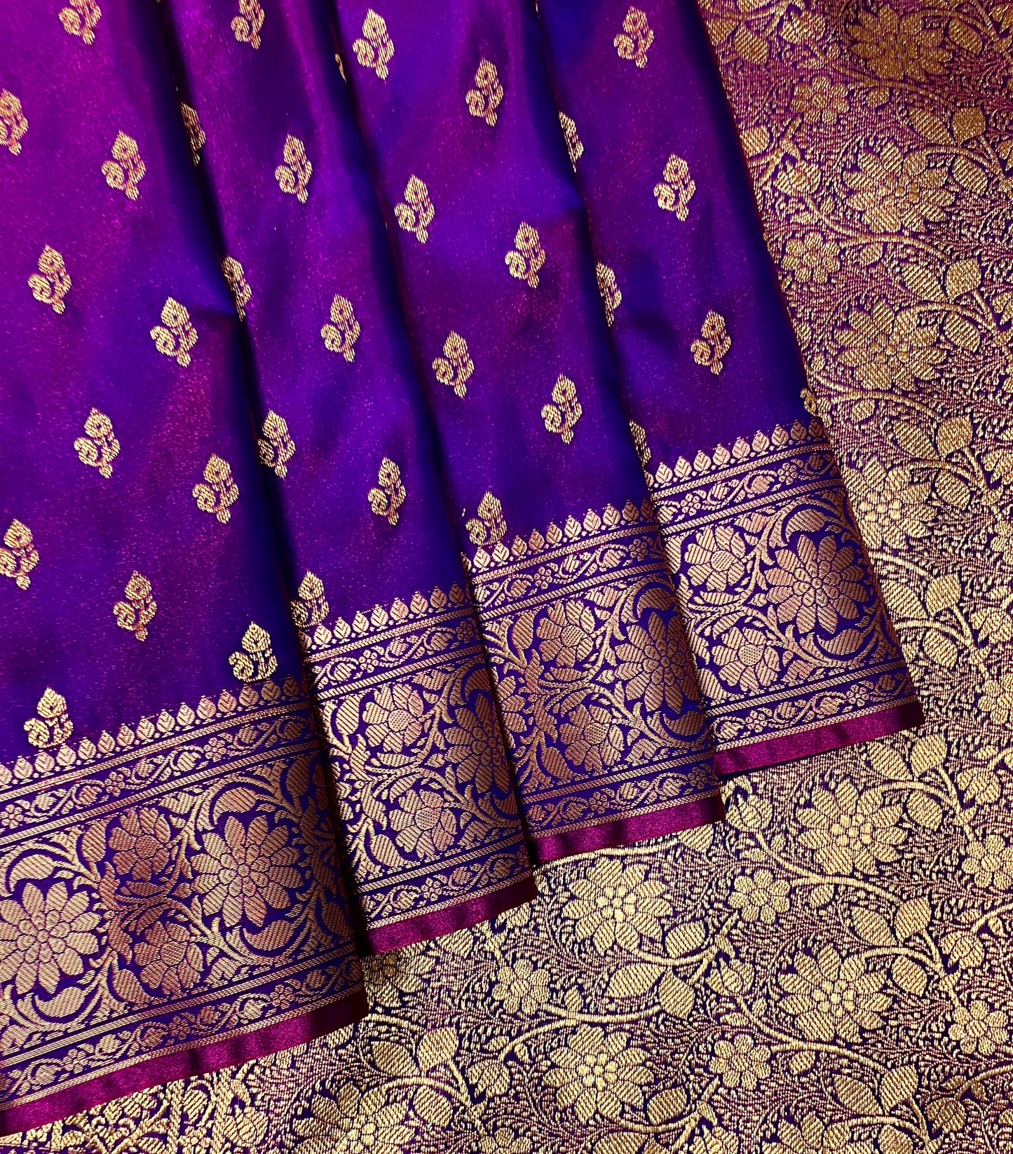 Purple Katan Banarasi Saree with gold Zari Floral Weaving And Grand Pallu B0652ds