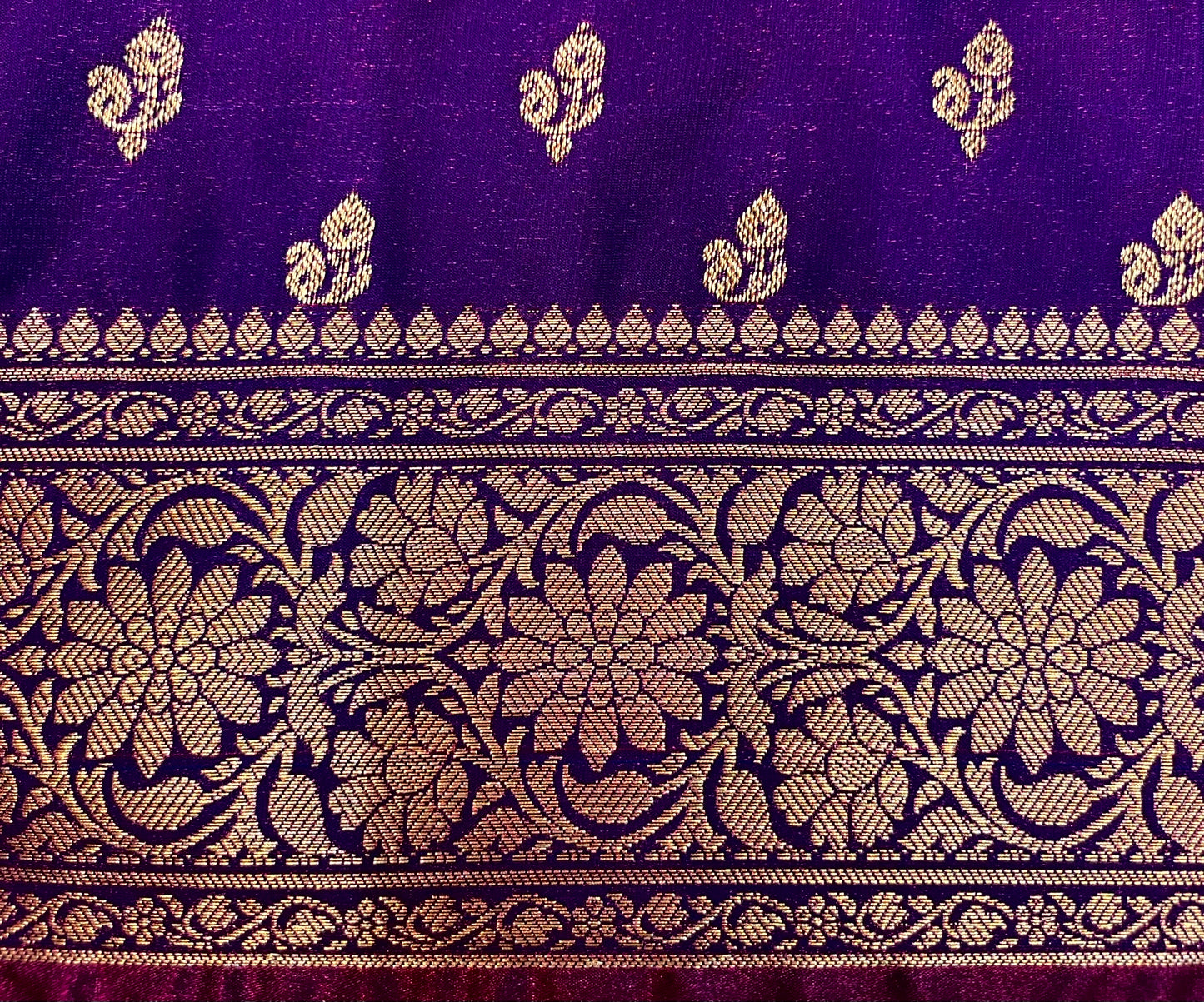 Purple Katan Banarasi Saree with gold Zari Floral Weaving And Grand Pallu B0652ds