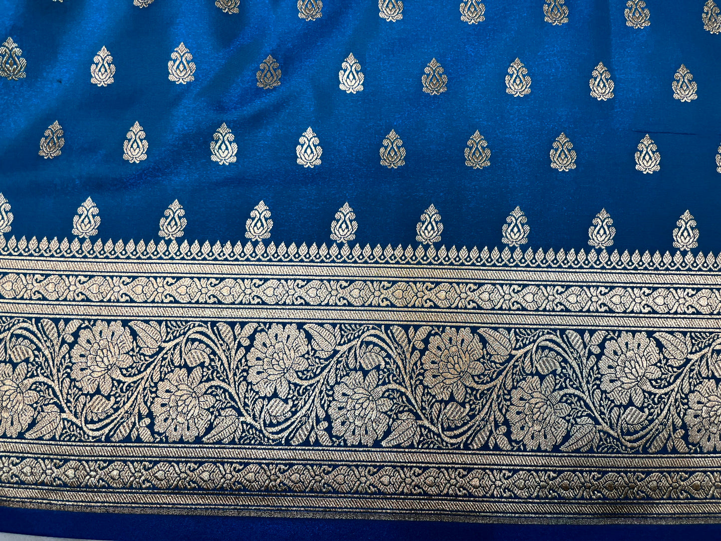 Light Blue Katan Banarasi Saree with Silver Zari Floral Weaving And Grand Pallu B0517ds