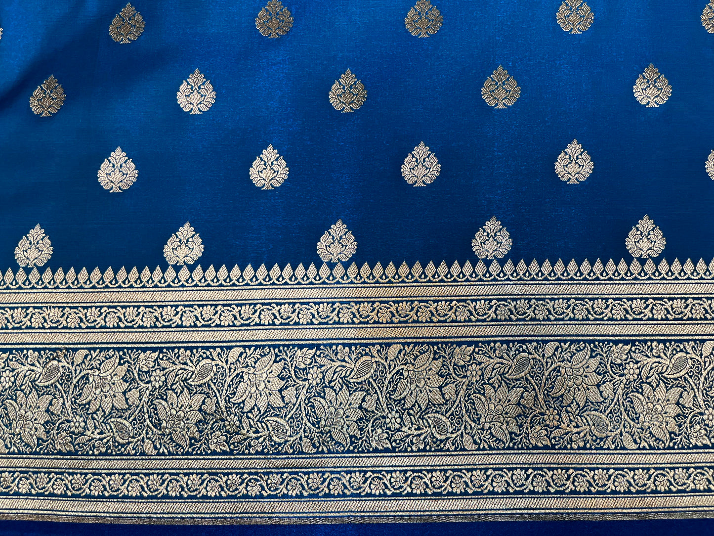 Light Blue Katan Banarasi Saree with Silver Zari Floral Weaving And Grand Pallu B0515ds