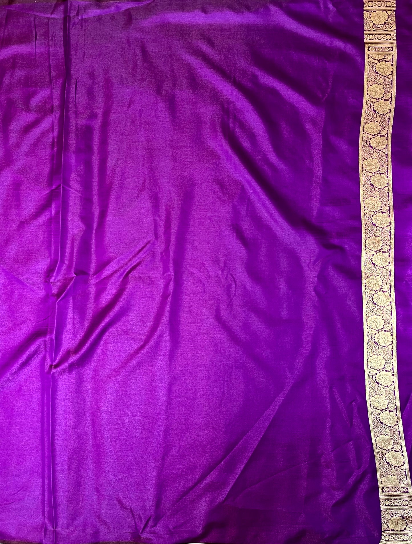Dark Purple Katan Banarasi Saree with Silver Zari Floral Weaving And Grand Pallu B0514ds