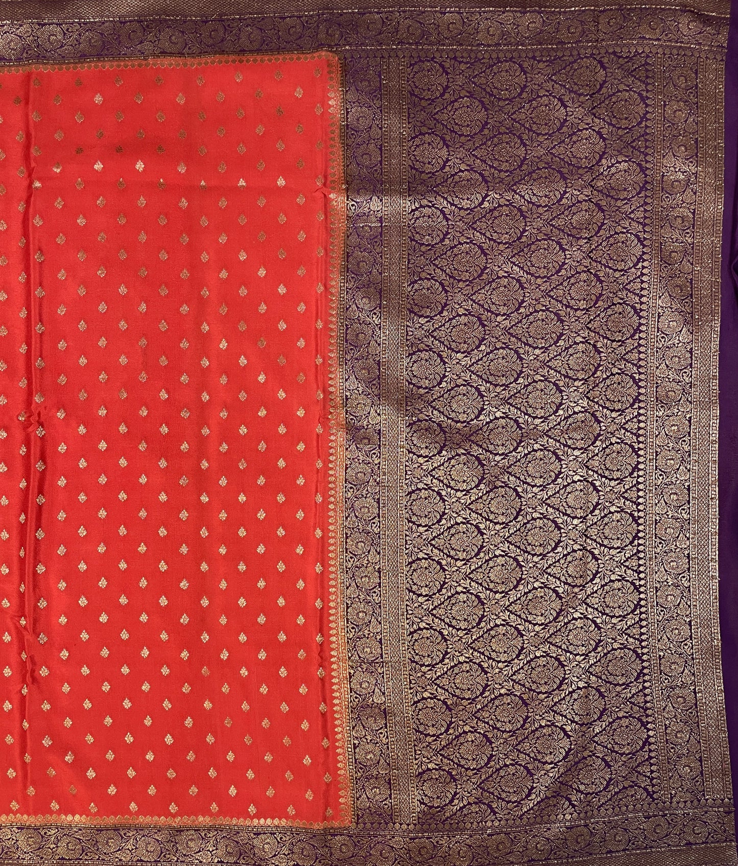 Red And Dark Magenta Banarasi Silk Saree with Zari Weaving & Navy Blue Pallu B0506ds