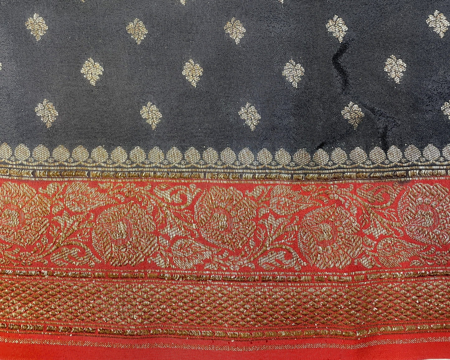 Black And Red -Luxury Banarasi Crepe Saree B0499ds