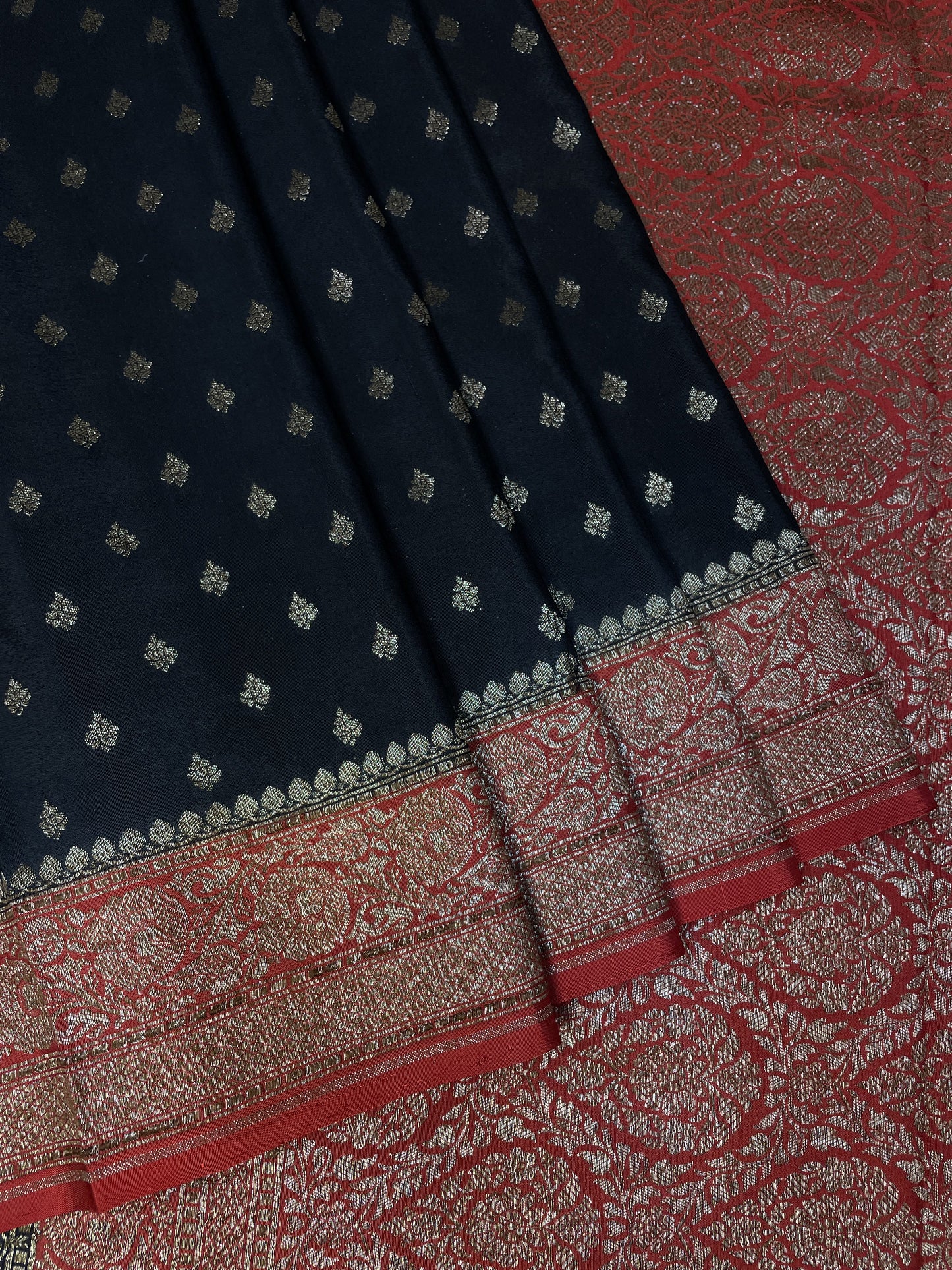 Black And Red -Luxury Banarasi Crepe Saree B0499ds
