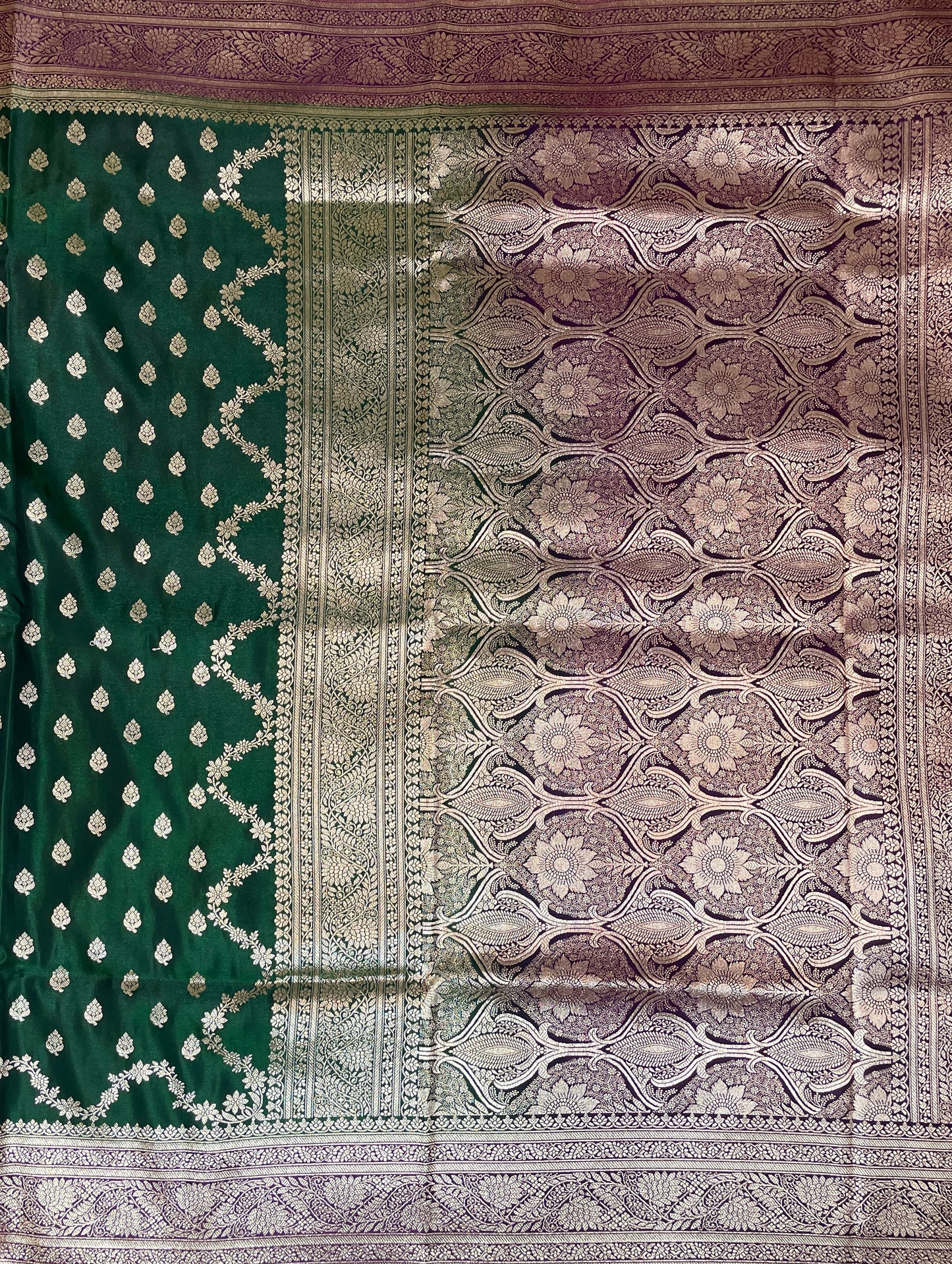 Dark Green Katan Banarasi Saree with Silver Zari Floral Weaving And Grand Pallu B0523ds