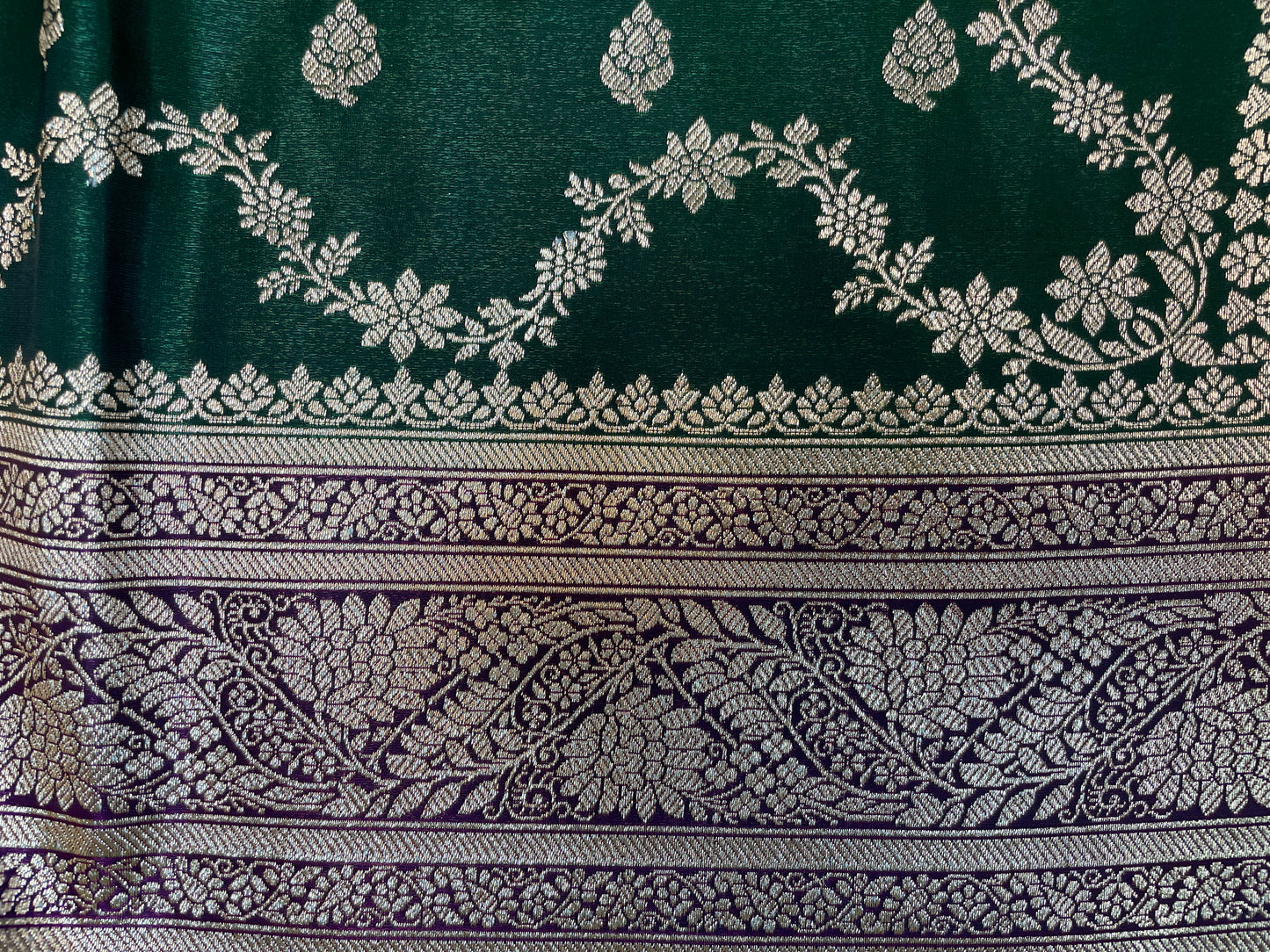 Dark Green Katan Banarasi Saree with Silver Zari Floral Weaving And Grand Pallu B0523ds