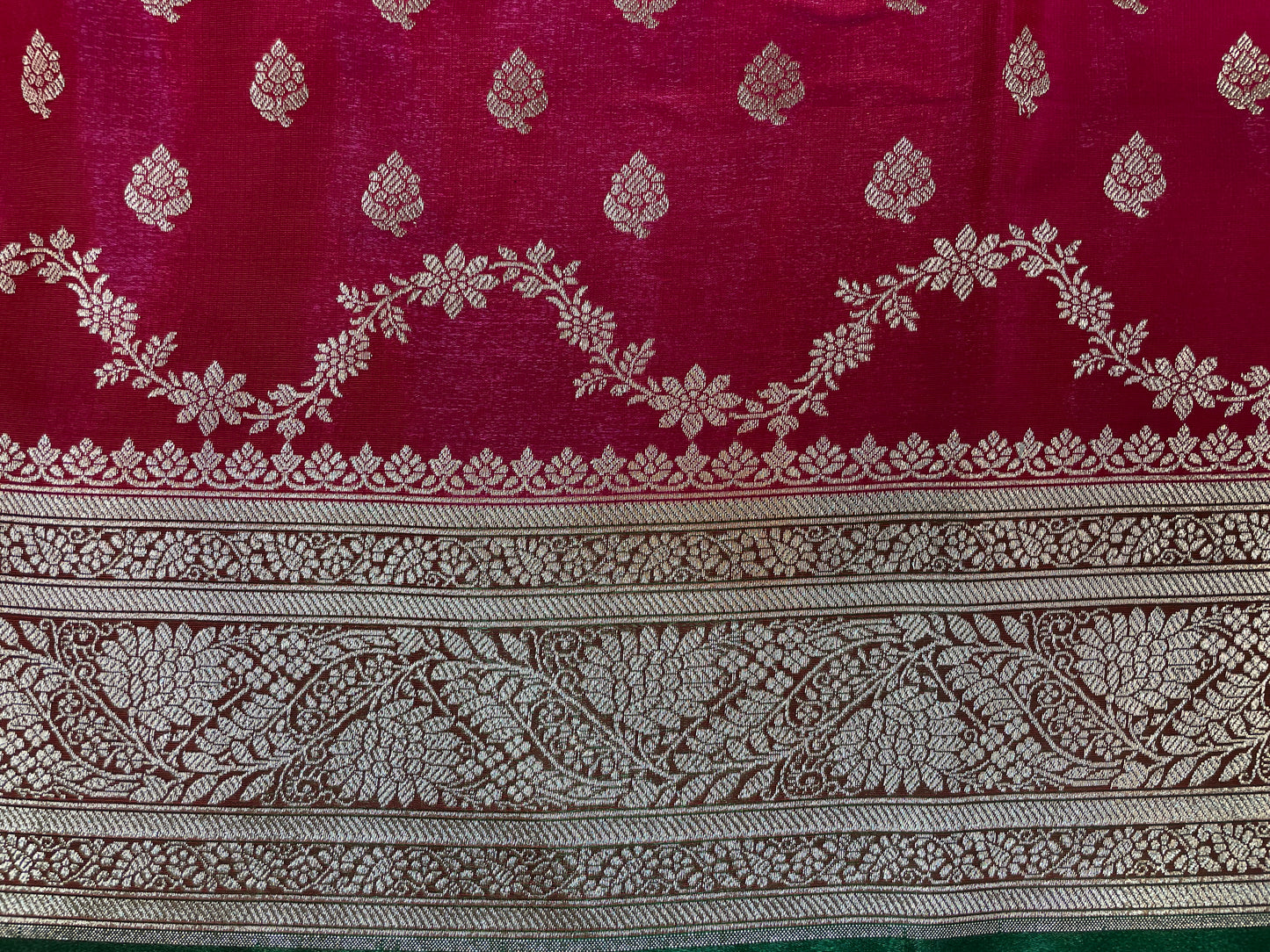 Pink And Green Katan Banarasi Saree with Silver Zari Floral Weaving And Grand Pallu B0525ds