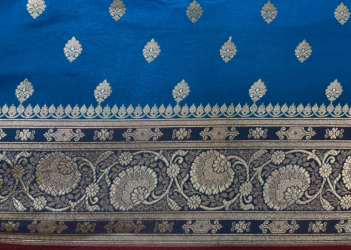 Light Blue and Red Katan Banarasi Saree with Silver Zari Floral Weaving And Grand Pallu B0526ds