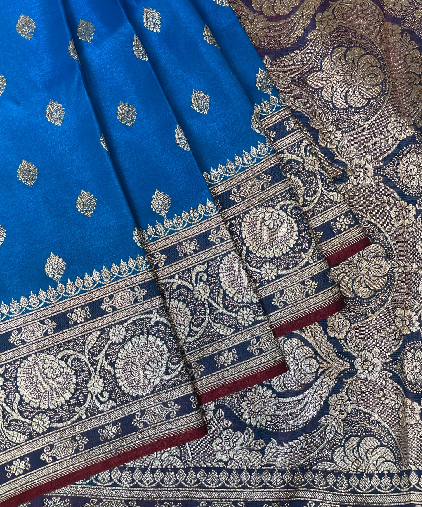 Light Blue and Red Katan Banarasi Saree with Silver Zari Floral Weaving And Grand Pallu B0526ds