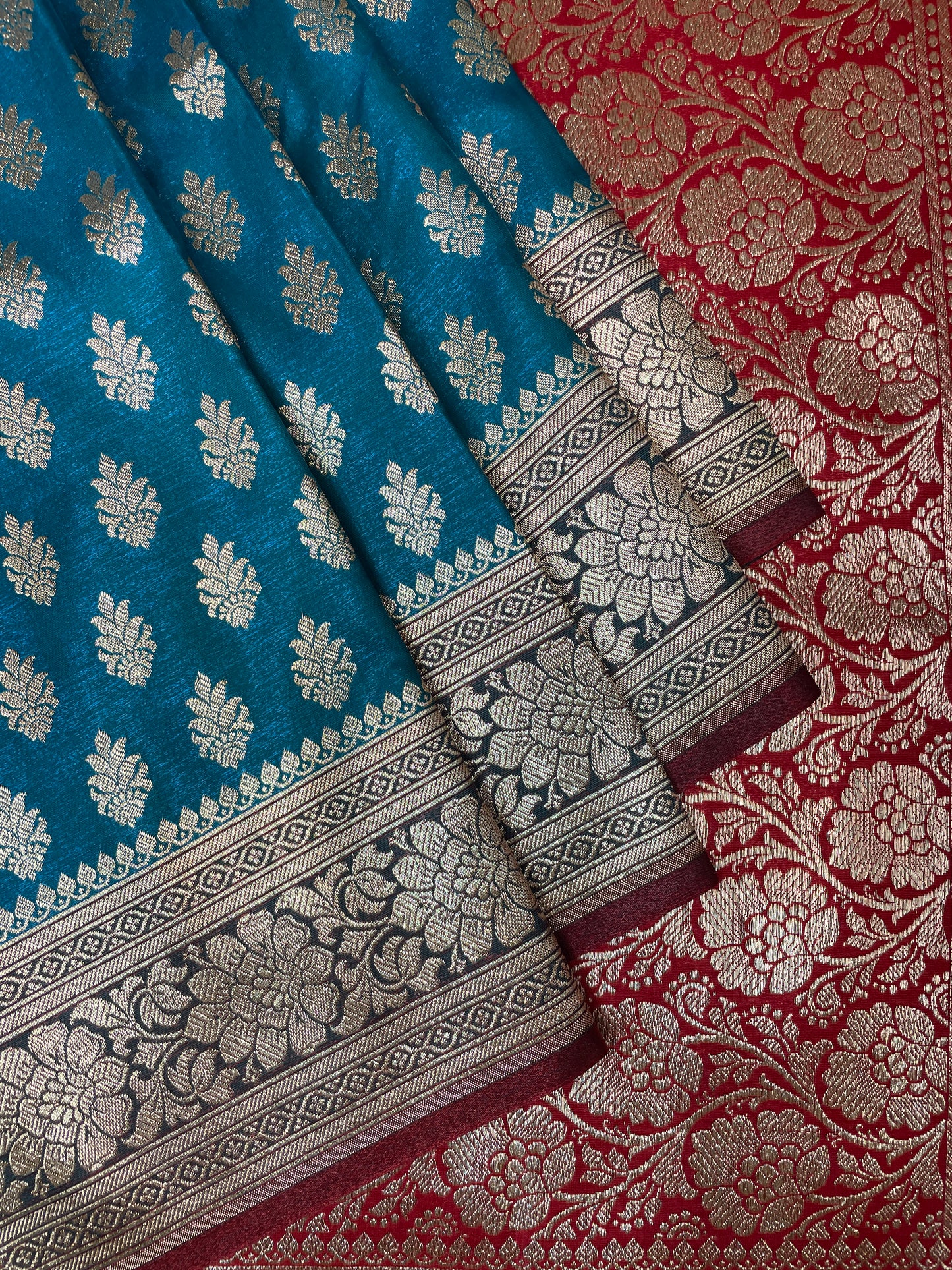 Light Blue and Red Katan Banarasi Saree with Silver Zari Floral Weaving And Grand Pallu B0528ds
