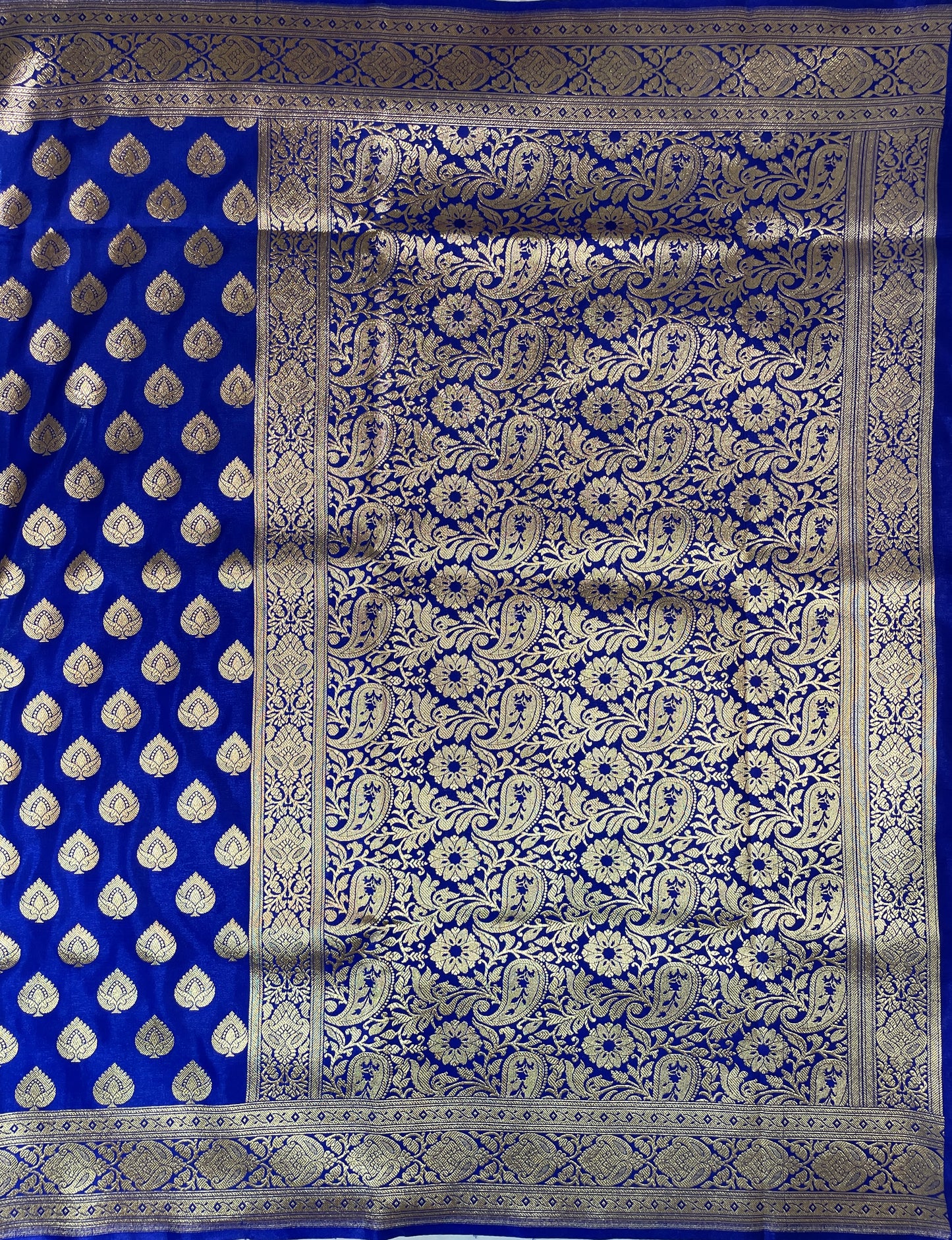 Dark Blue Katan Banarasi Saree with Silver Zari Floral Weaving And Grand Pallu B0531ds