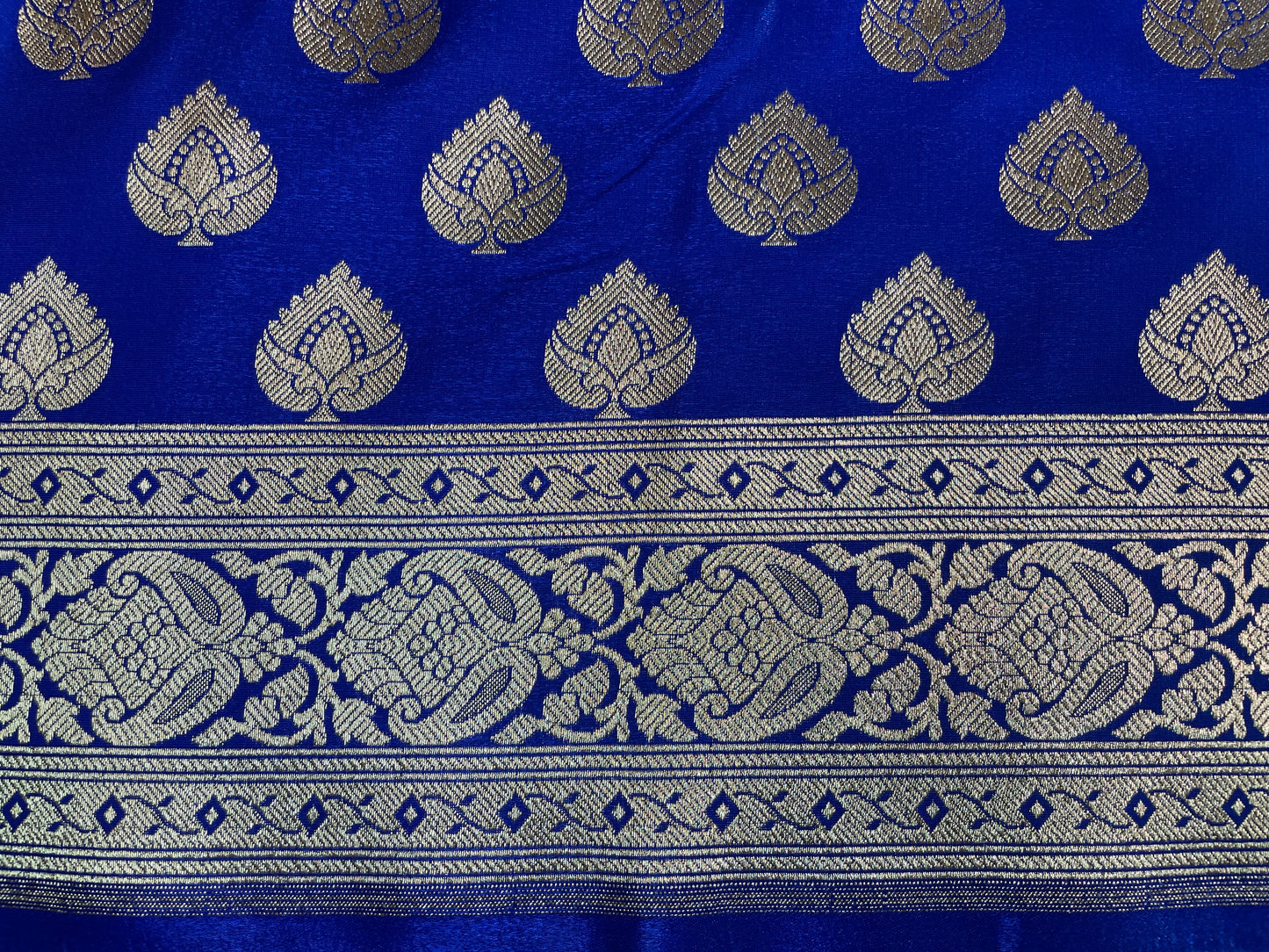 Dark Blue Katan Banarasi Saree with Silver Zari Floral Weaving And Grand Pallu B0531ds