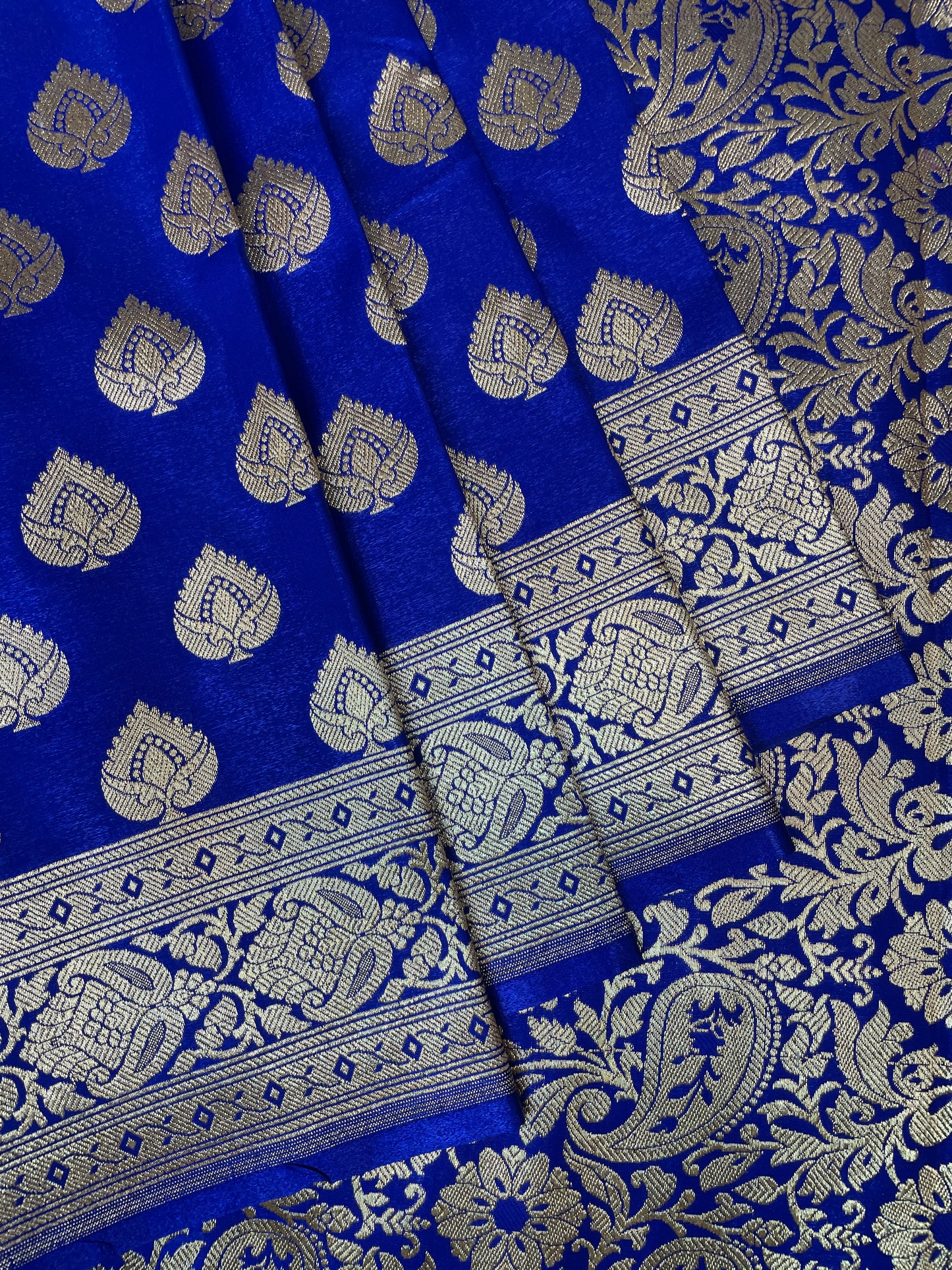 Dark Blue Katan Banarasi Saree with Silver Zari Floral Weaving And Grand Pallu B0531ds