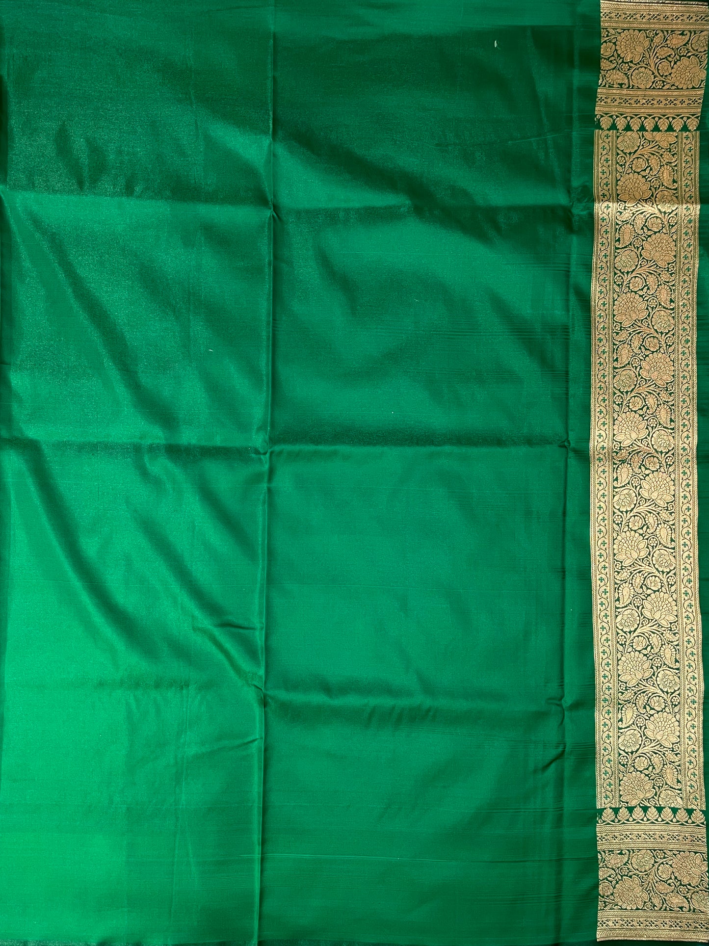 Pink And Green Katan Banarasi Saree with Silver Zari Floral Weaving And Grand Pallu B0532ds