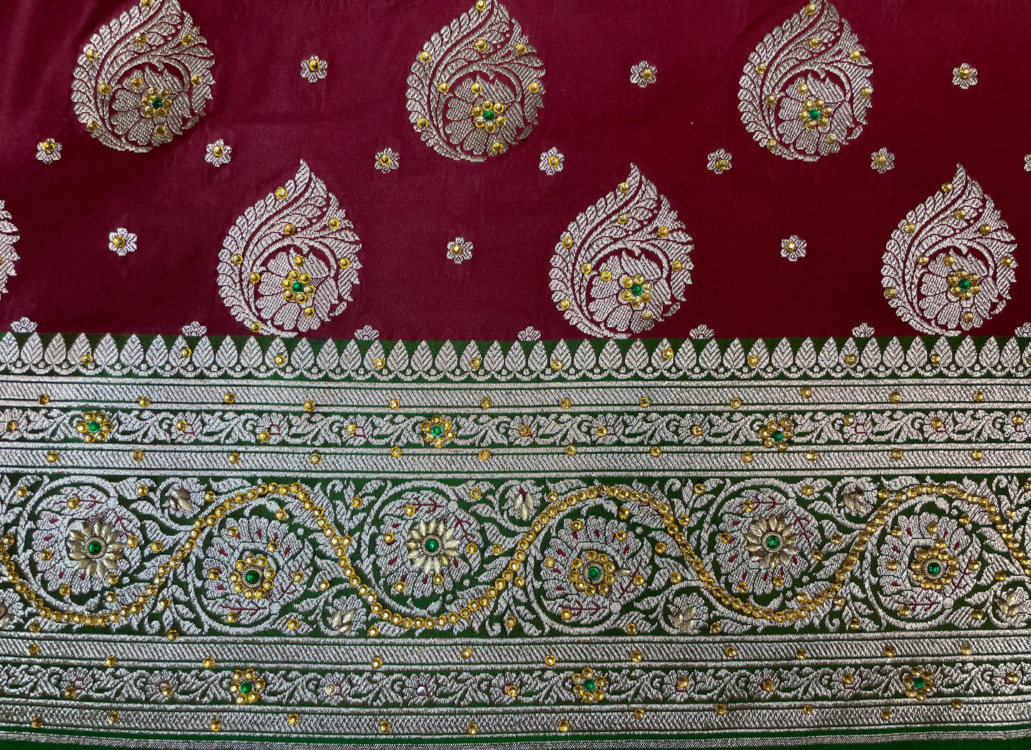 Dark Maroon Katan Banarasi Saree with Silver Zari Floral Weaving And Grand Pallu B0537ds
