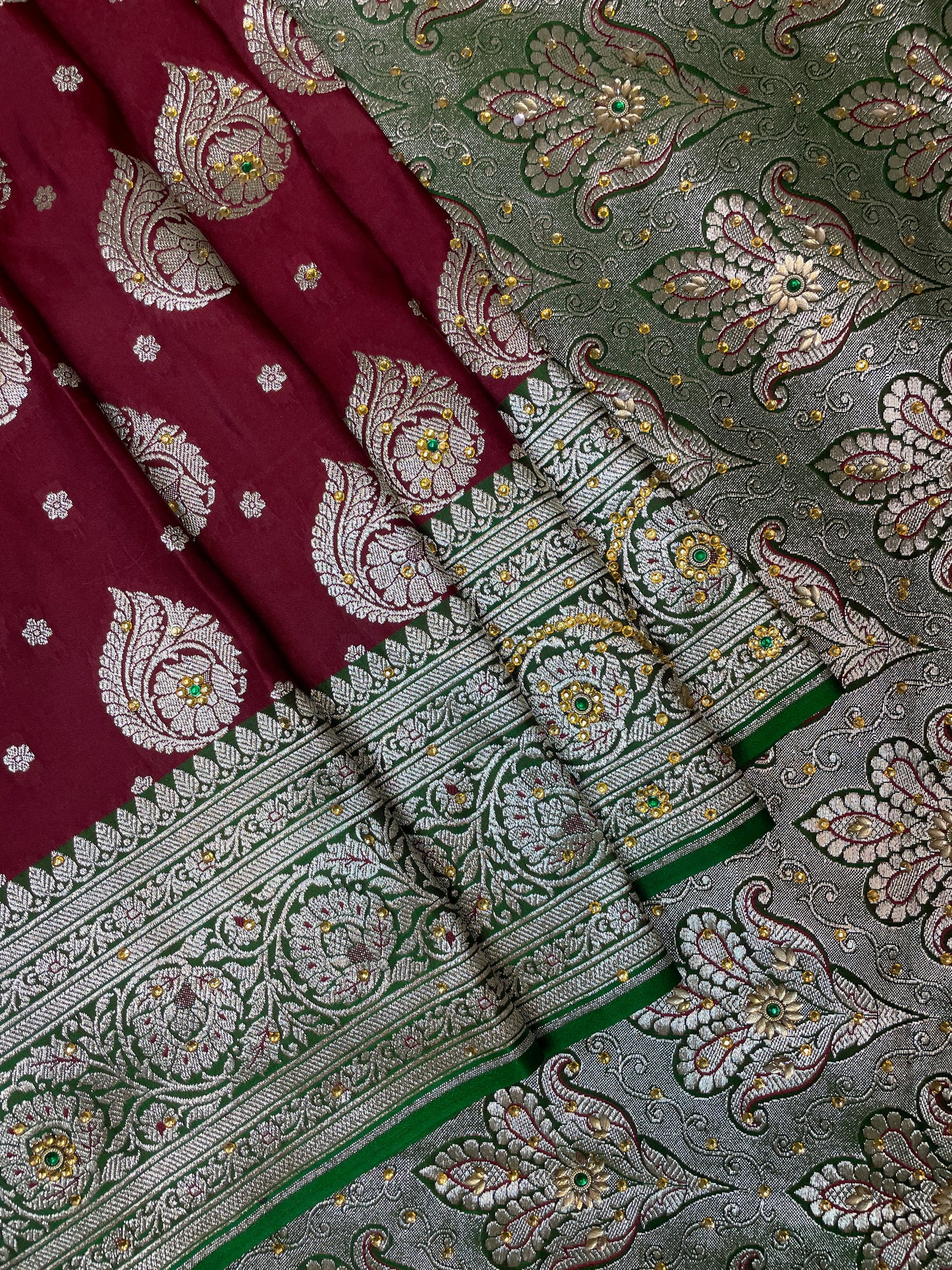 Dark Maroon Katan Banarasi Saree with Silver Zari Floral Weaving And Grand Pallu B0537ds