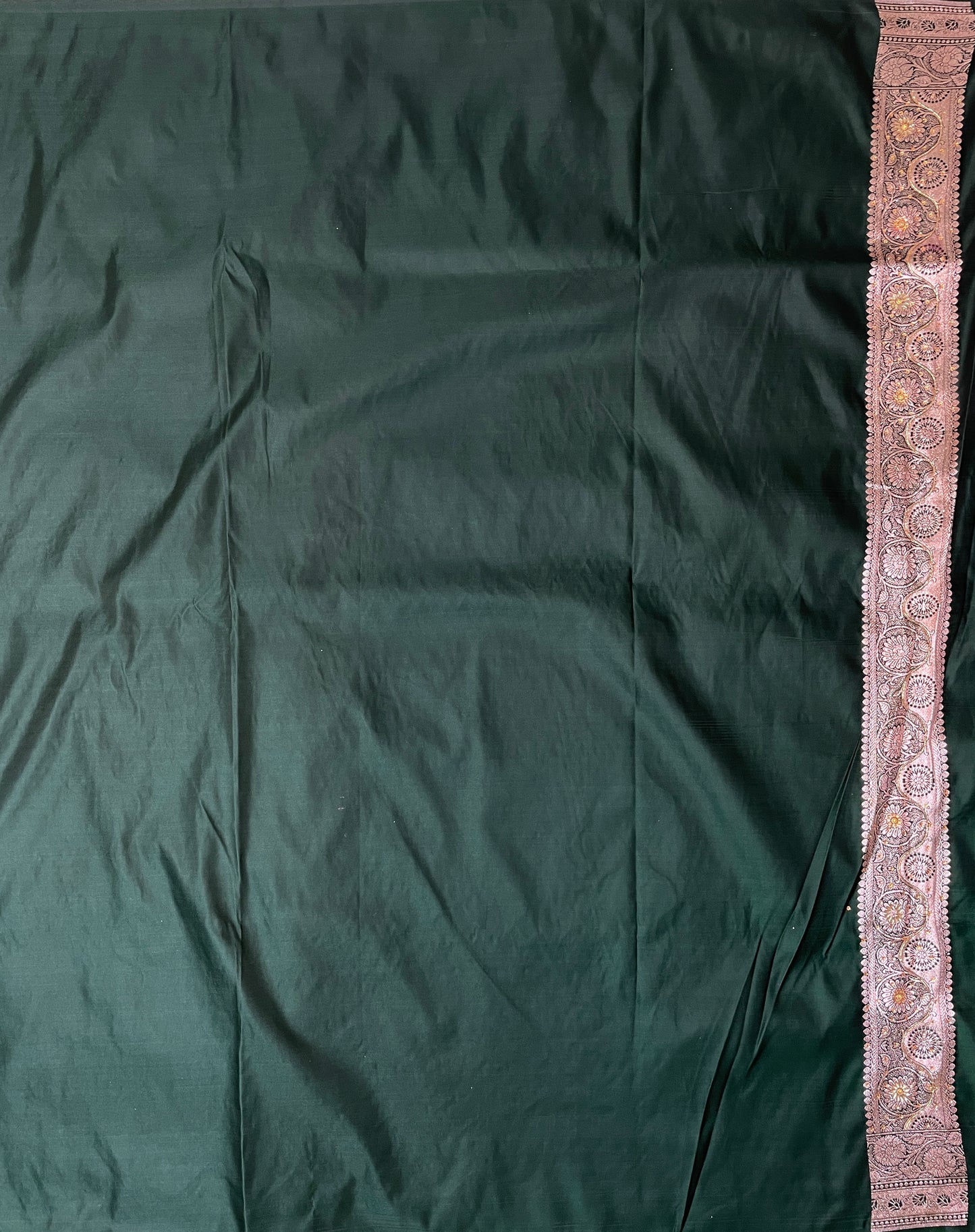 Dark Green Katan Banarasi Saree with Silver Zari Floral Weaving And Grand Pallu B0538ds