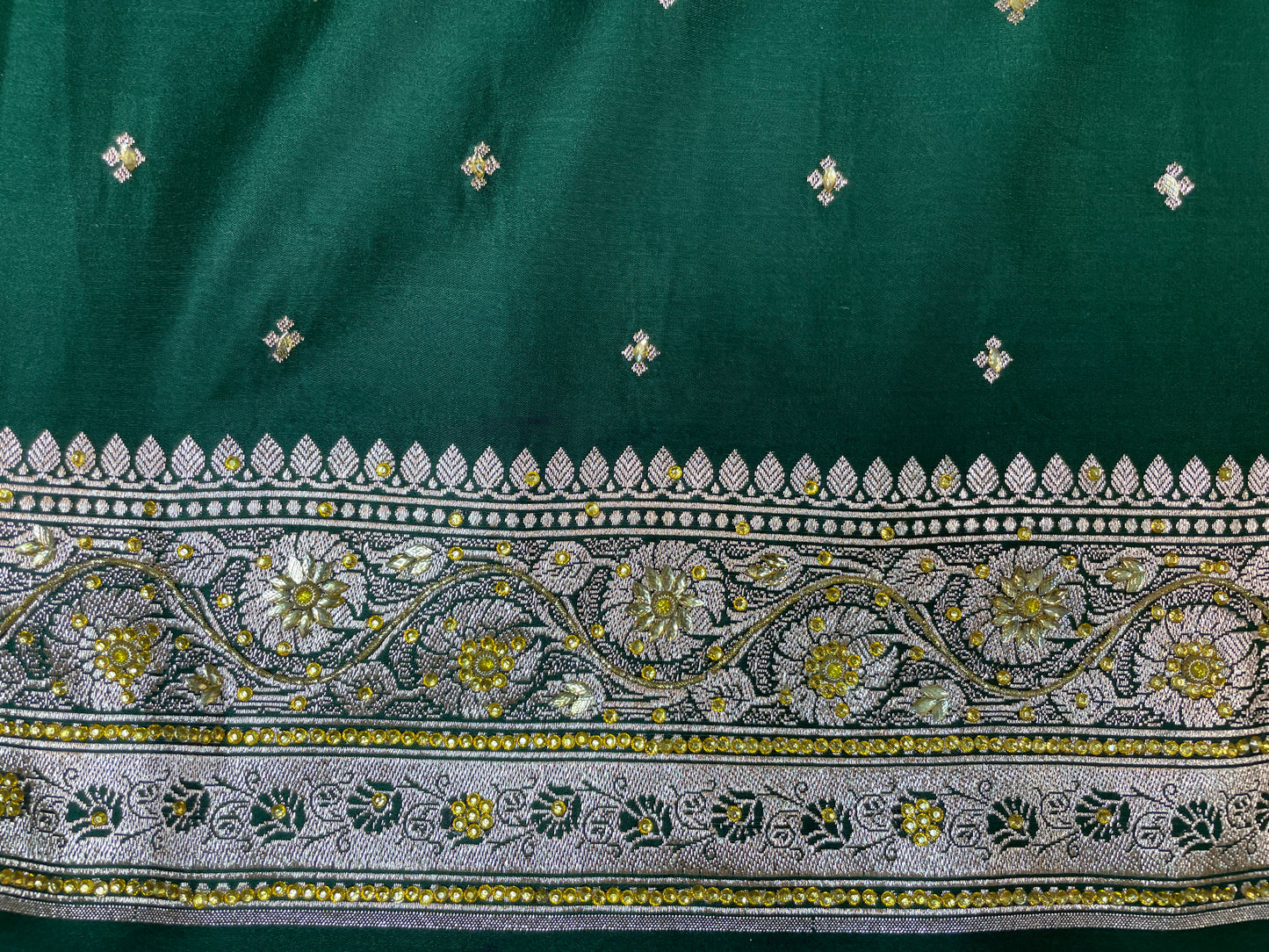 Dark Green Katan Banarasi Saree with Silver Zari Floral Weaving And Grand Pallu B0538ds