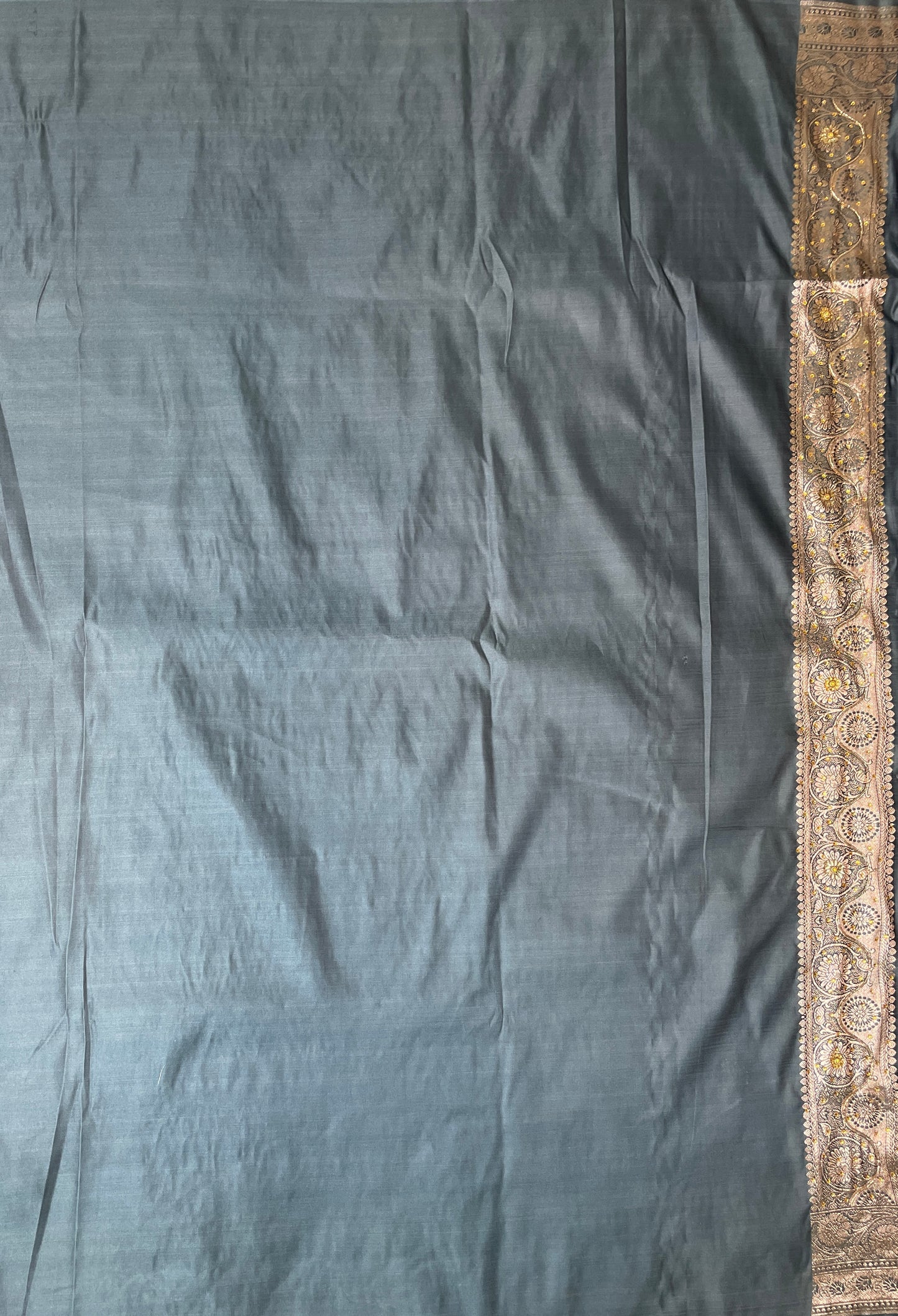Light Grey Katan Banarasi Saree with Silver Zari Floral Weaving And Grand Pallu B0539ds