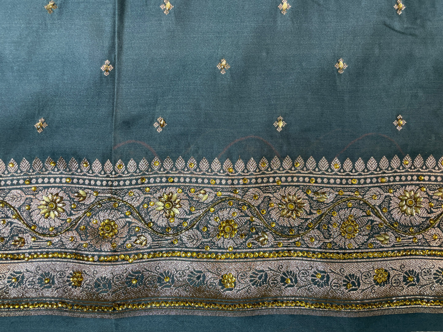 Light Grey Katan Banarasi Saree with Silver Zari Floral Weaving And Grand Pallu B0539ds