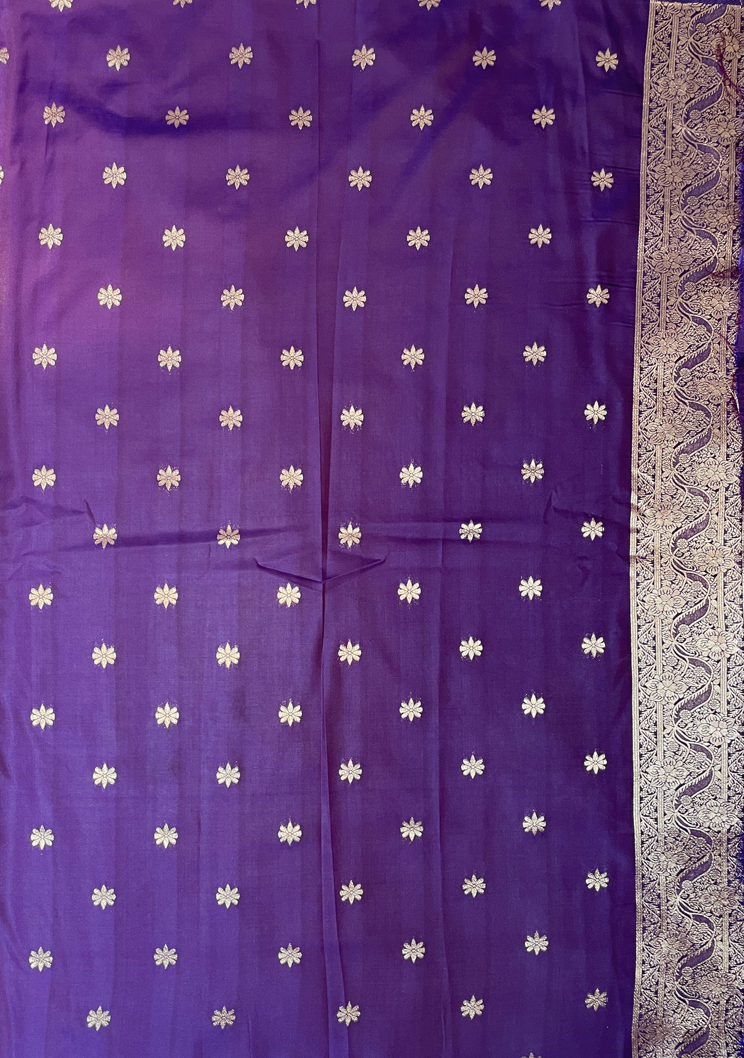 Purple Katan Banarasi Saree with Silver Zari Floral Weaving And Grand Pallu B0542ds