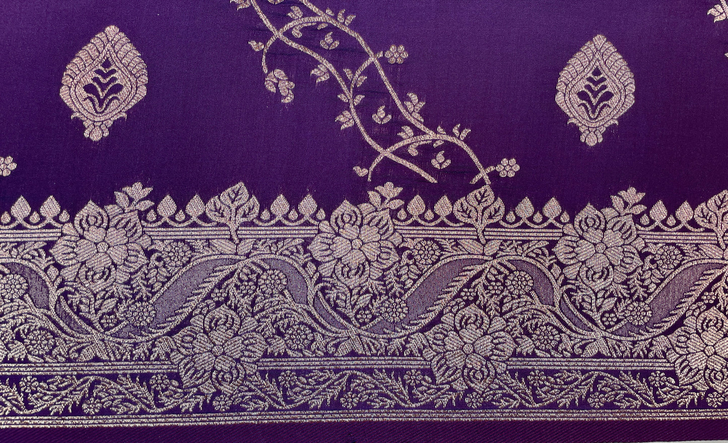 Purple Katan Banarasi Saree with Silver Zari Floral Weaving And Grand Pallu B0542ds