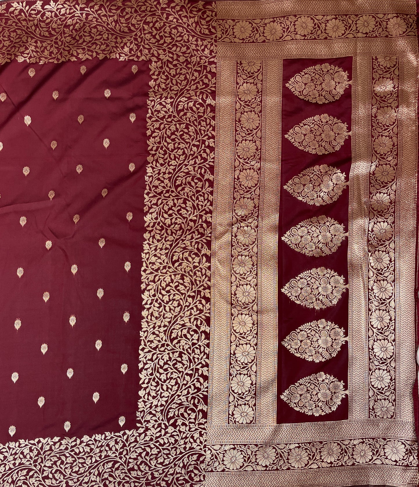 Brown Katan Banarasi Saree with Silver Zari Floral Weaving And Grand Pallu B0546ds