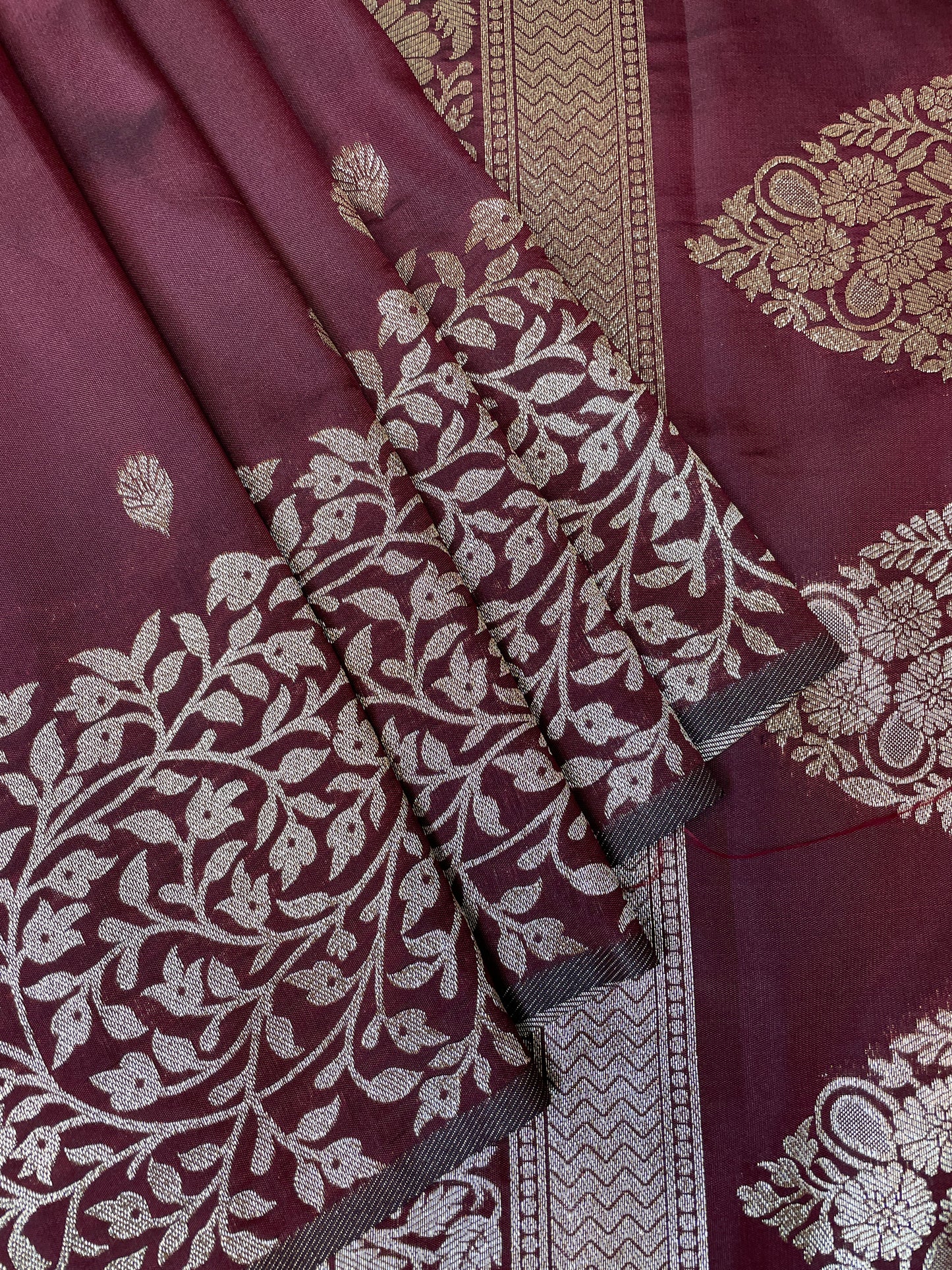 Brown Katan Banarasi Saree with Silver Zari Floral Weaving And Grand Pallu B0546ds