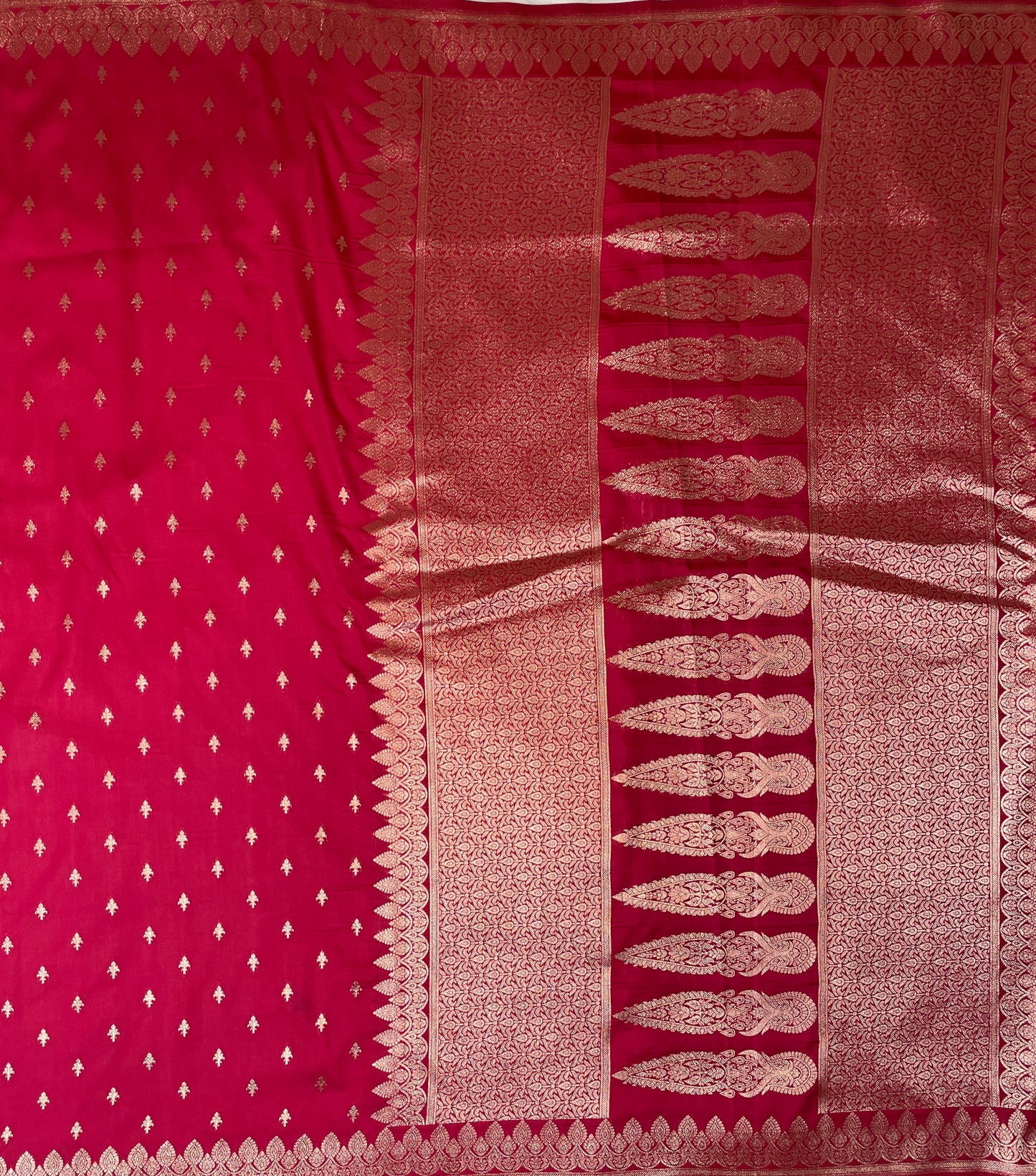Pink Katan Banarasi Silk Saree with Zari Weaving And Navy Blue Pallu B0547ds