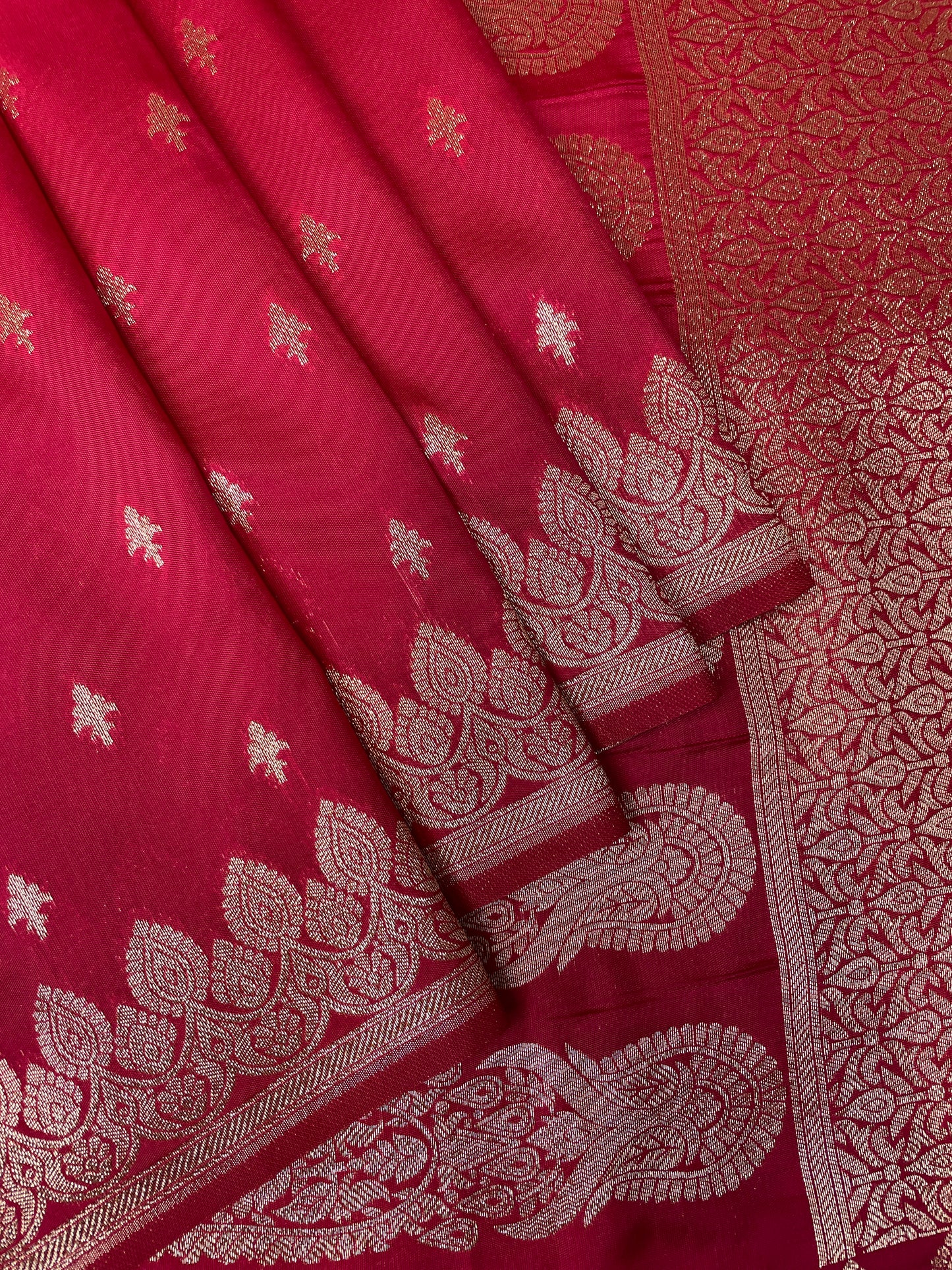 Pink Katan Banarasi Silk Saree with Zari Weaving And Navy Blue Pallu B0547ds