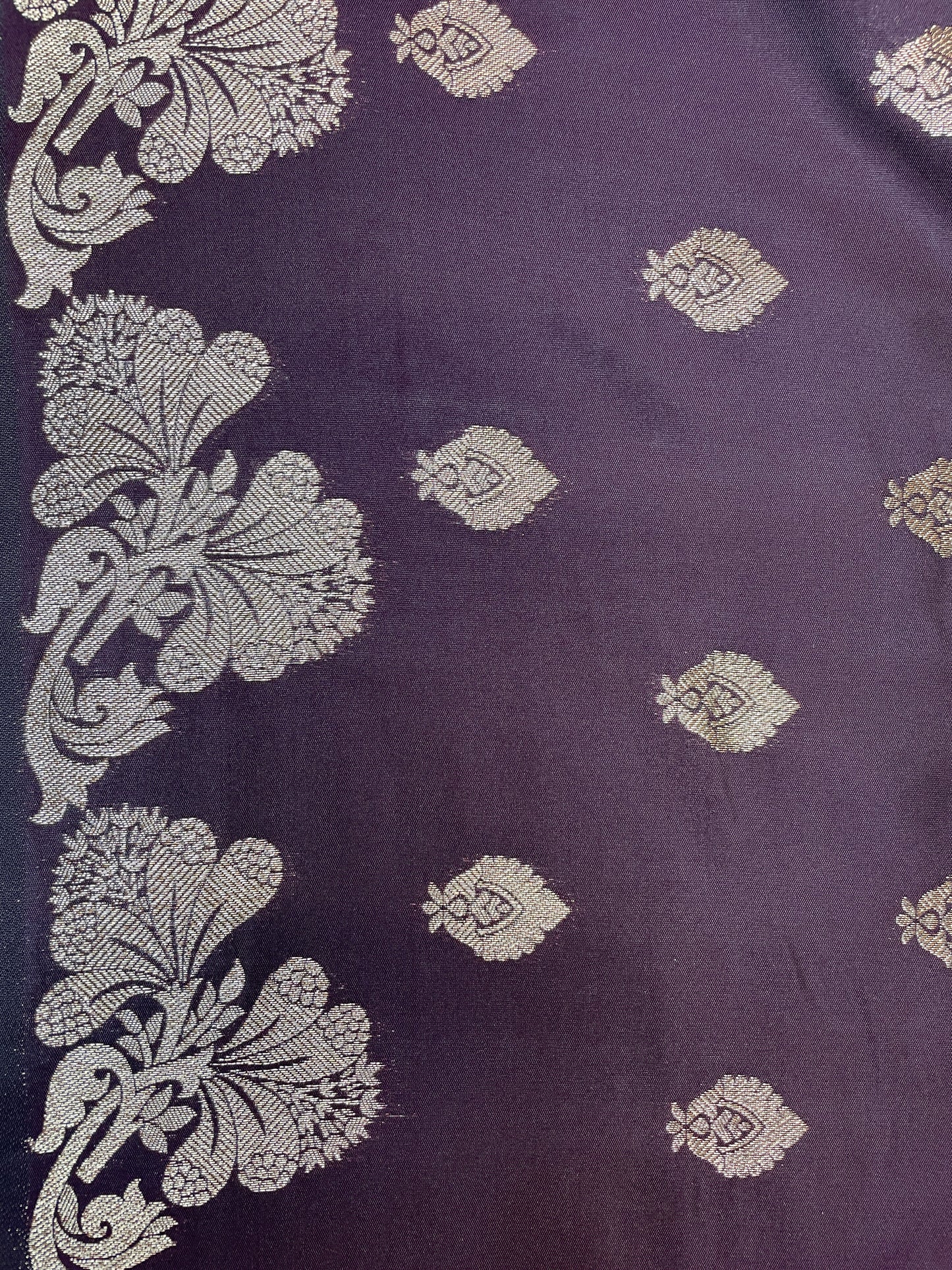 Viloet Lavender Katan Banarasi Saree with Silver Zari Floral Weaving And Grand Pallu B0548ds