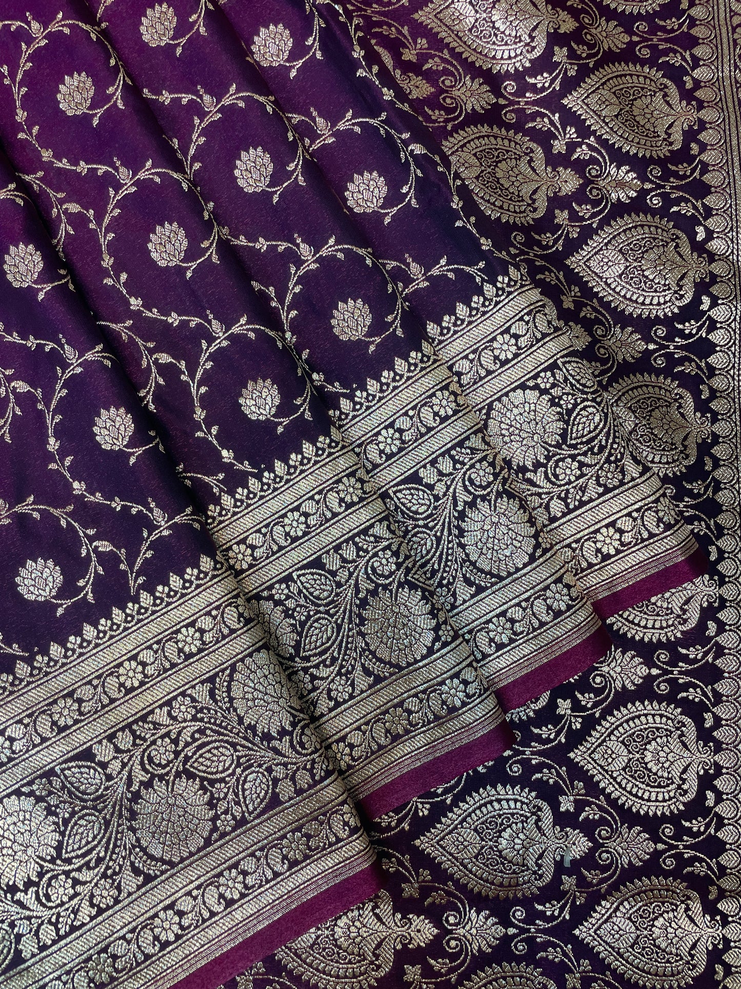 Wine Katan Banarasi Saree with Silver Zari Floral Weaving And Grand Pallu B0554ds