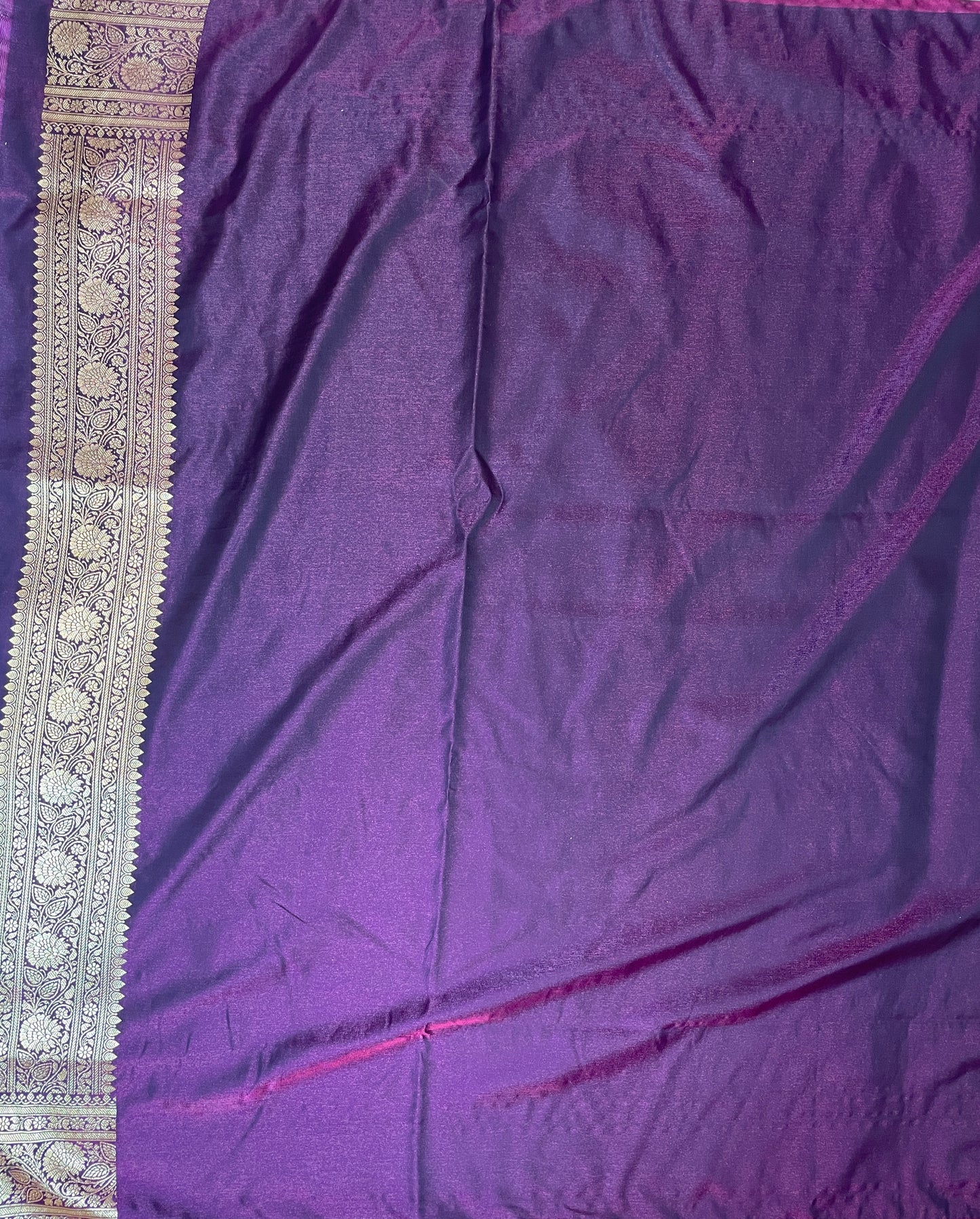 Wine Katan Banarasi Saree with Silver Zari Floral Weaving And Grand Pallu B0554ds