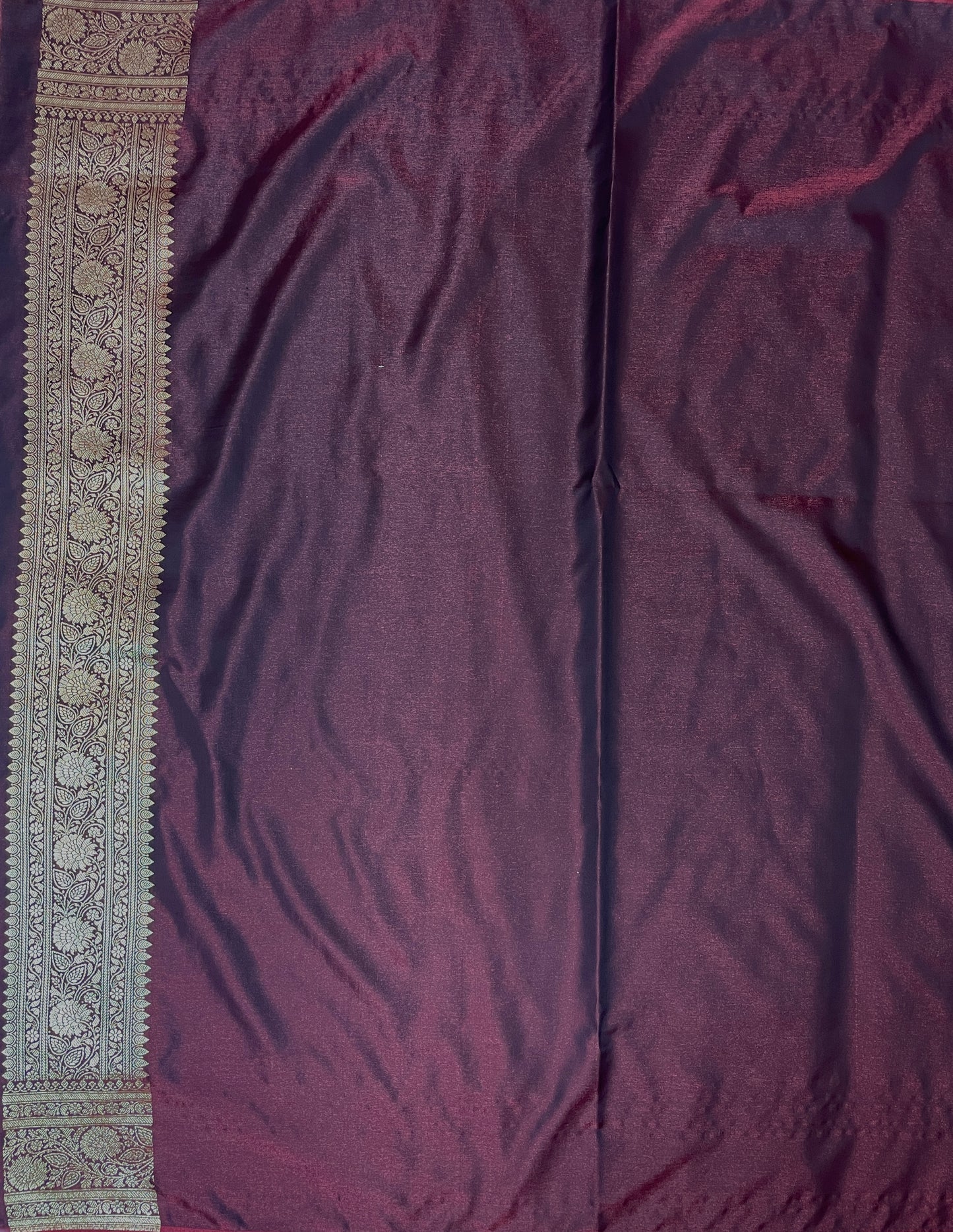 Dark Mahroon Katan Banarasi Saree with Silver Zari Floral Weaving And Grand Pallu B0556ds