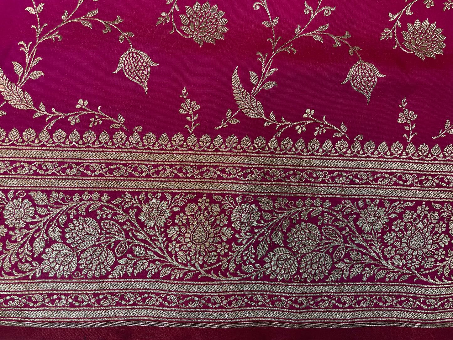 Pink Katan Banarasi Saree with Silver Zari Floral Weaving And Grand Pallu B0578ds