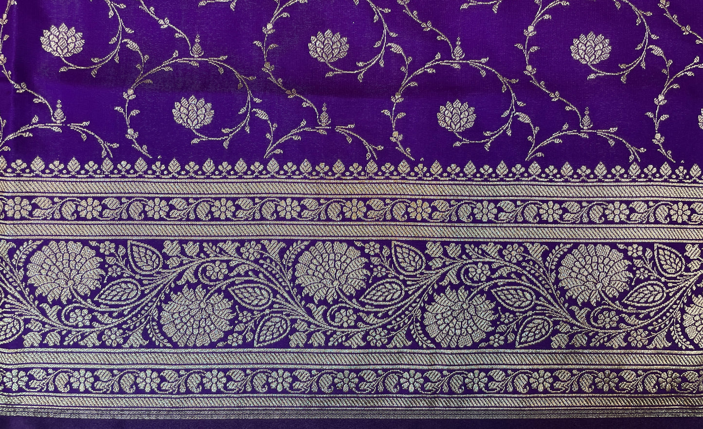 Purple Katan Banarasi Saree with Silver Zari Floral Weaving And Grand Pallu B0559ds