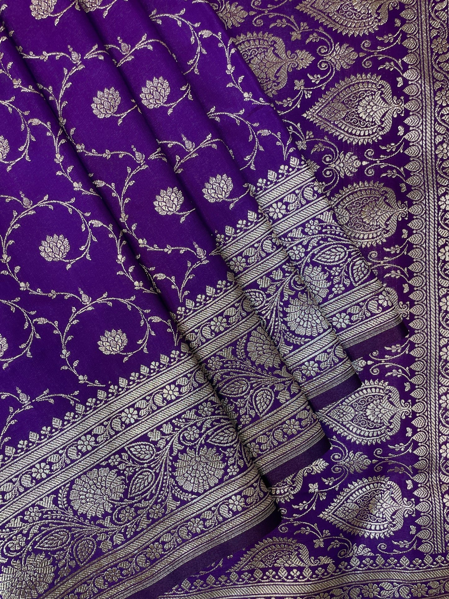 Purple Katan Banarasi Saree with Silver Zari Floral Weaving And Grand Pallu B0559ds