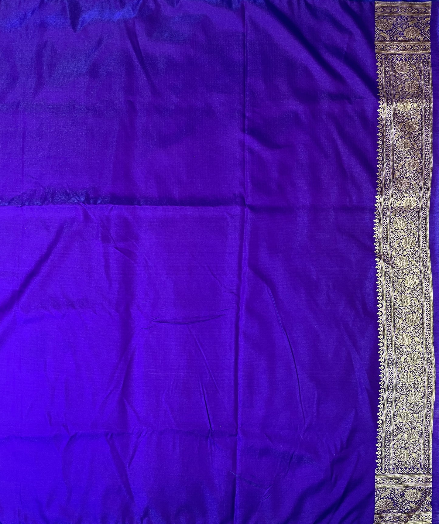 Dark Blue and Red Katan Banarasi Saree with Silver Zari Floral Weaving And Grand Pallu B0561ds