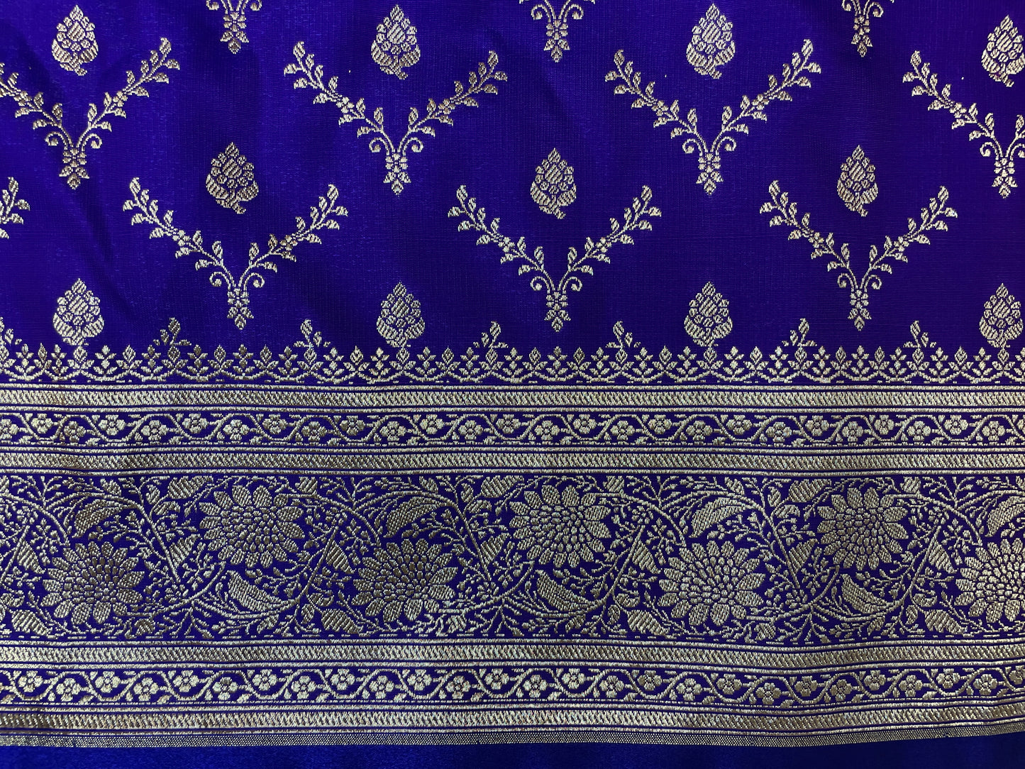 Dark Blue and Red Katan Banarasi Saree with Silver Zari Floral Weaving And Grand Pallu B0561ds