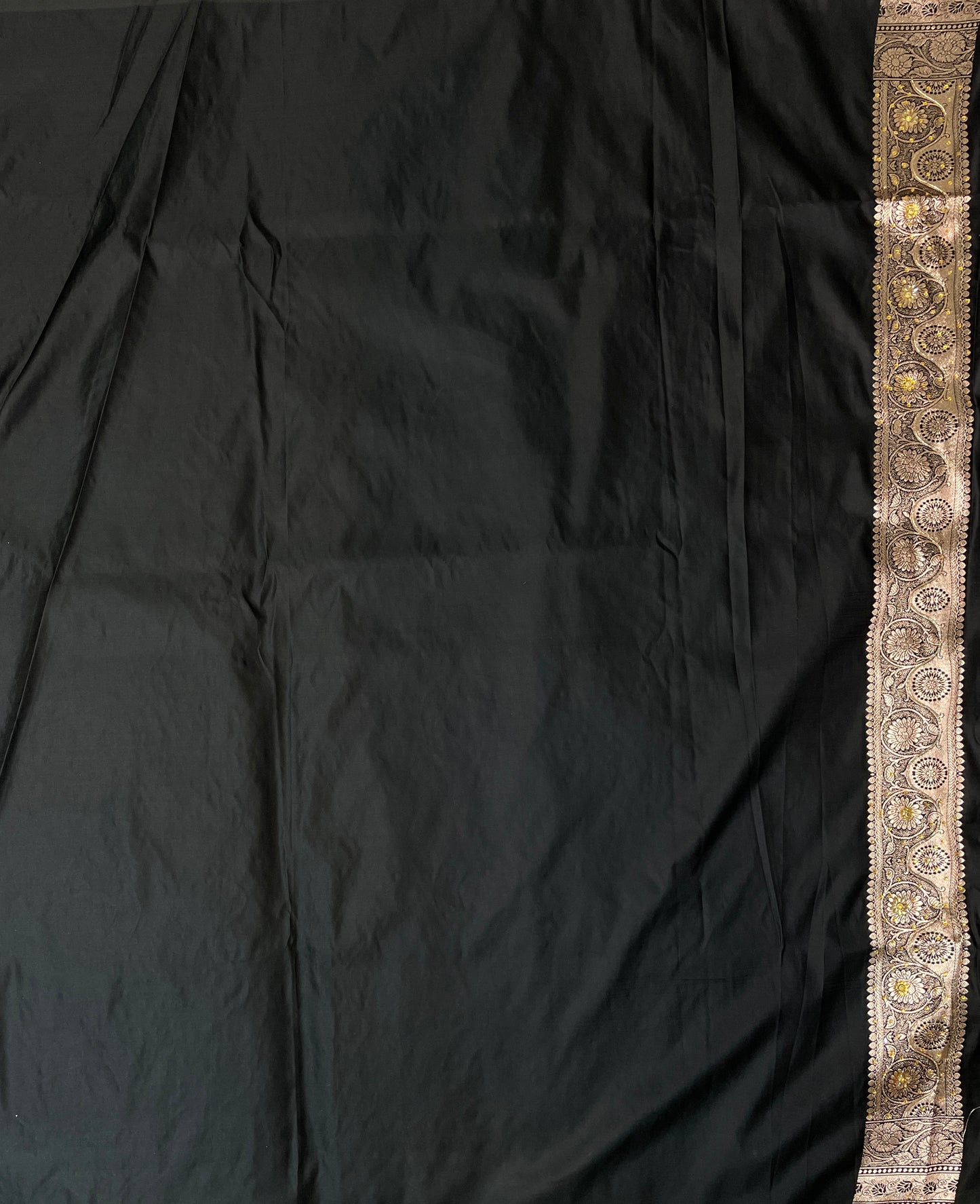 Black Katan Banarasi Saree with Silver Zari Floral Weaving And Grand Pallu B0577ds