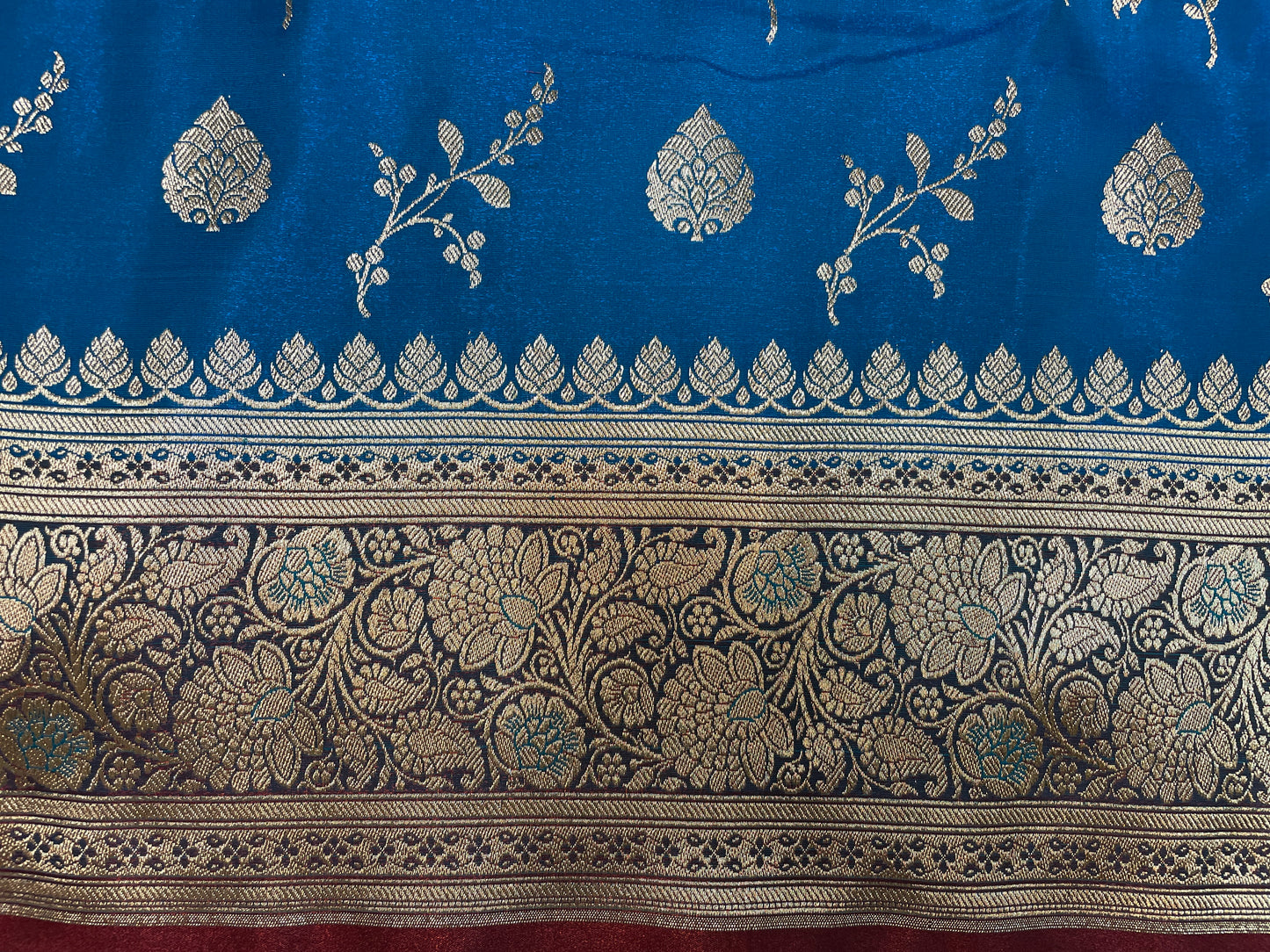 Light Blue and Red Katan Banarasi Saree with Silver Zari Floral Weaving And Grand Pallu B0564ds