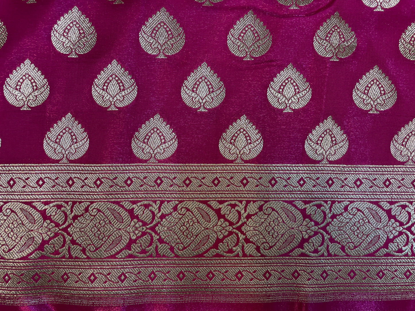 Pink Katan Banarasi Saree with Silver Zari Floral Weaving And Grand Pallu B0566ds