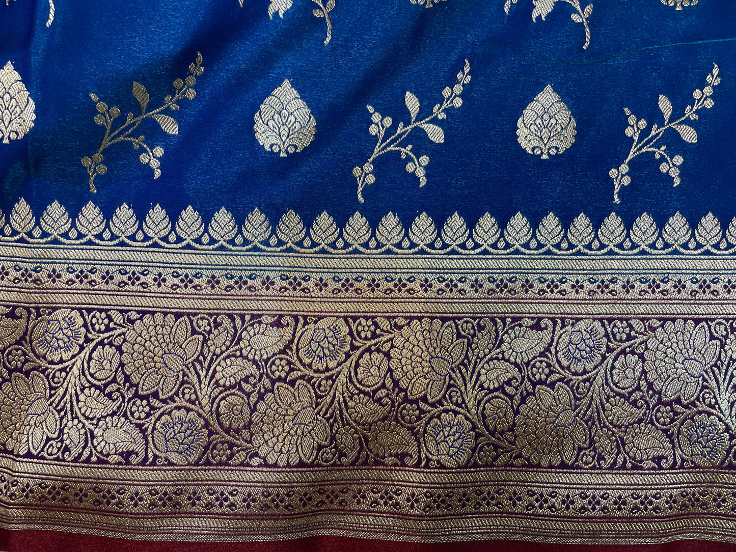 Dark Blue and Red Katan Banarasi Saree with Silver Zari Floral Weaving And Grand Pallu B0567ds
