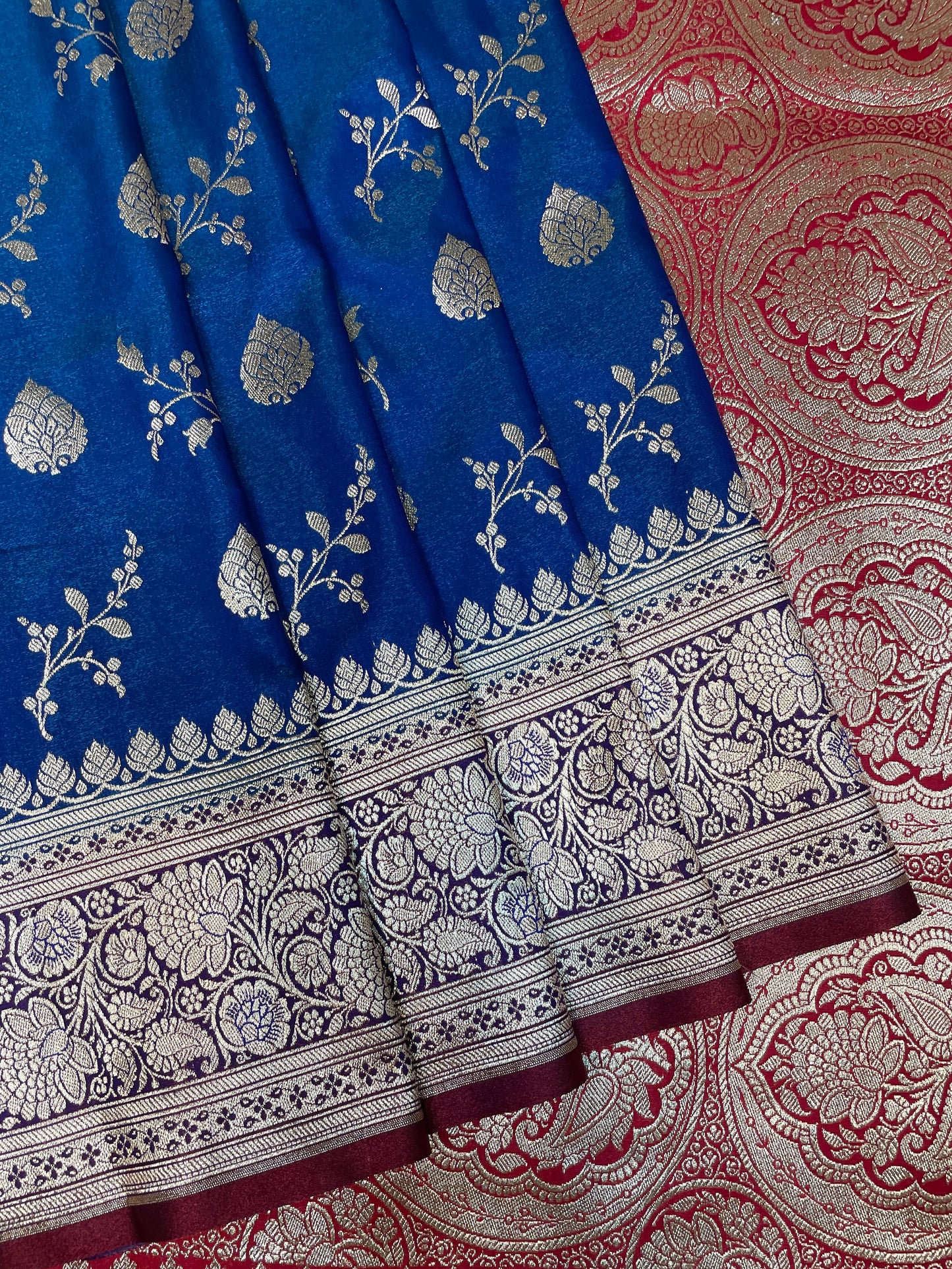 Dark Blue and Red Katan Banarasi Saree with Silver Zari Floral Weaving And Grand Pallu B0567ds