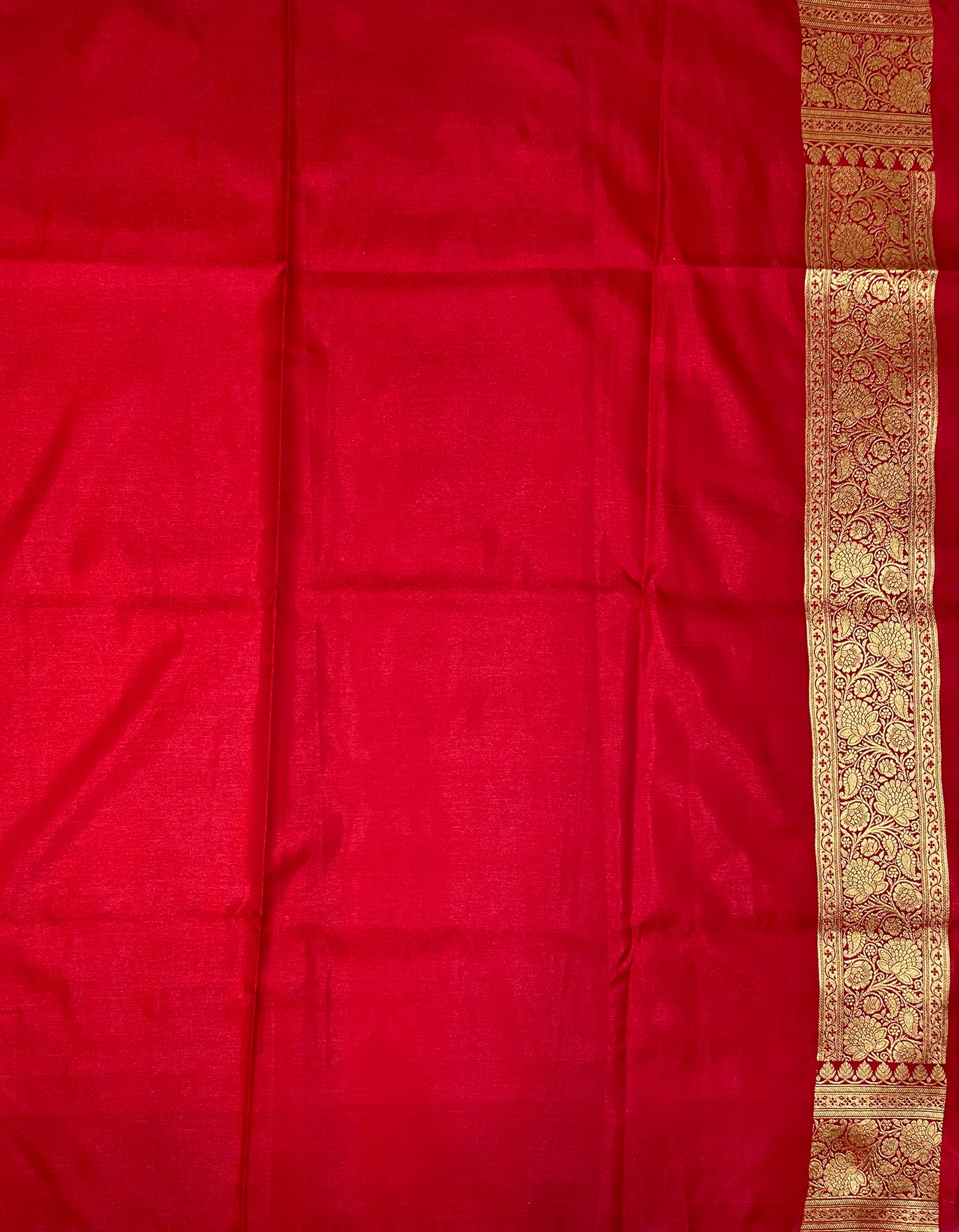 Dark Green And Red Katan Banarasi Saree with Silver Zari Floral Weaving And Grand Pallu B0568ds