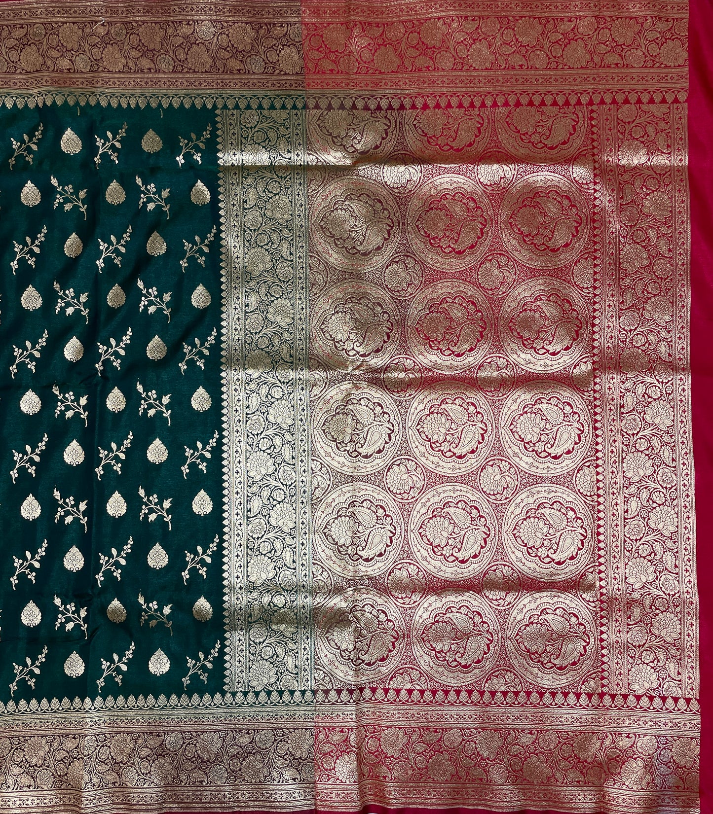 Dark Green And Red Katan Banarasi Saree with Silver Zari Floral Weaving And Grand Pallu B0568ds
