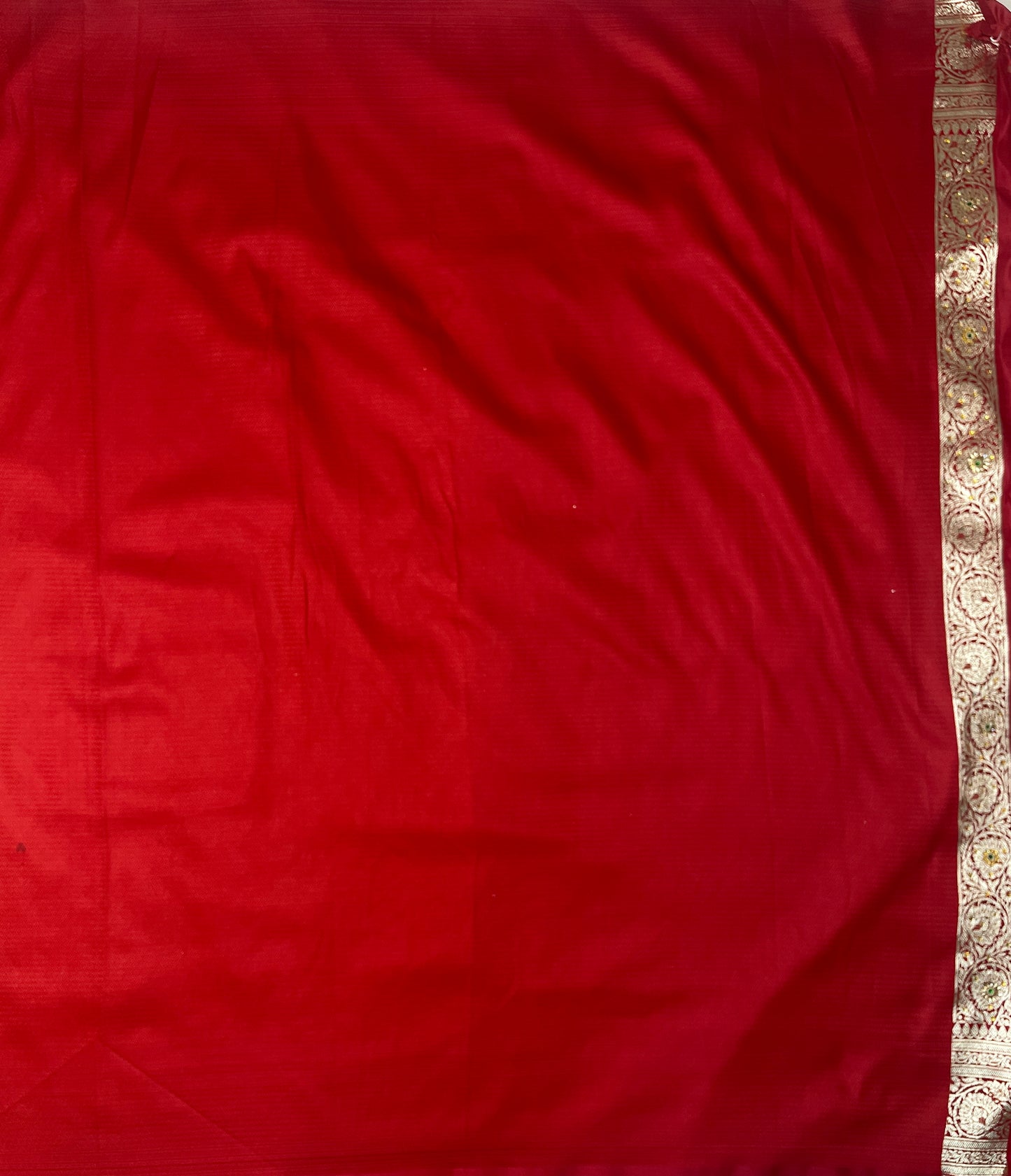 Dark Green And Red Katan Banarasi Saree with Silver Zari Floral Weaving And Grand Pallu B0574ds